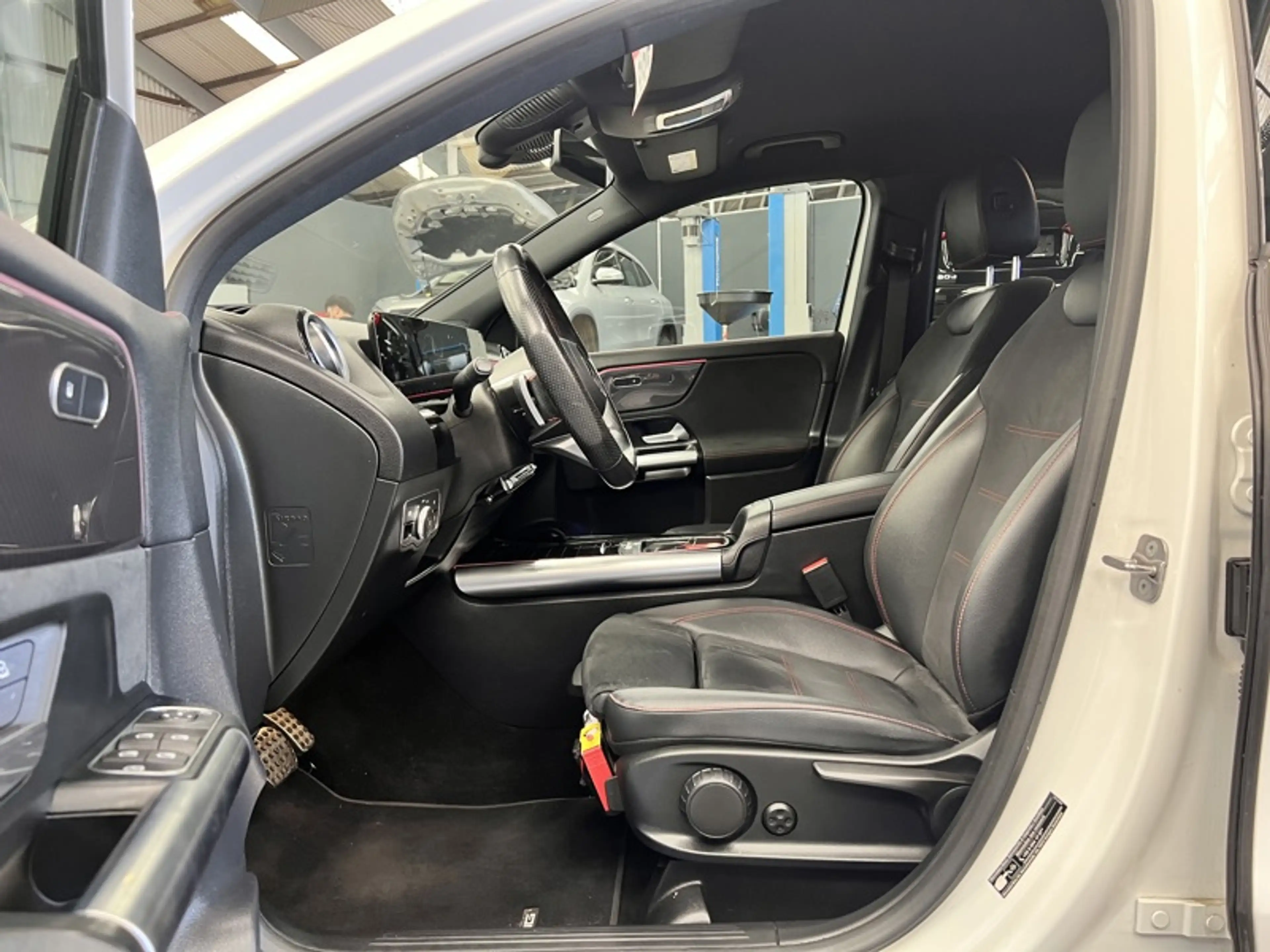 Mercedes-Benz GLA 250 e AMG Pack Night — photo 10
