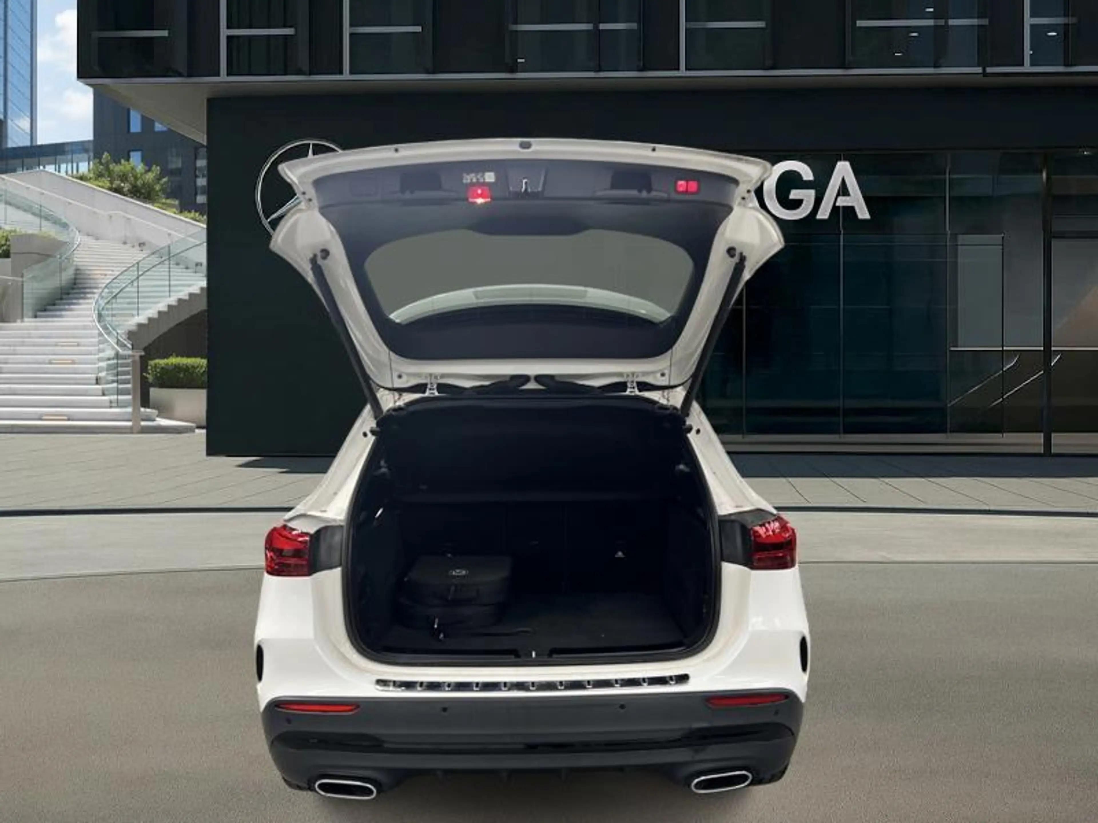 Mercedes-Benz GLA 250 e AMG Pack Night — photo 6
