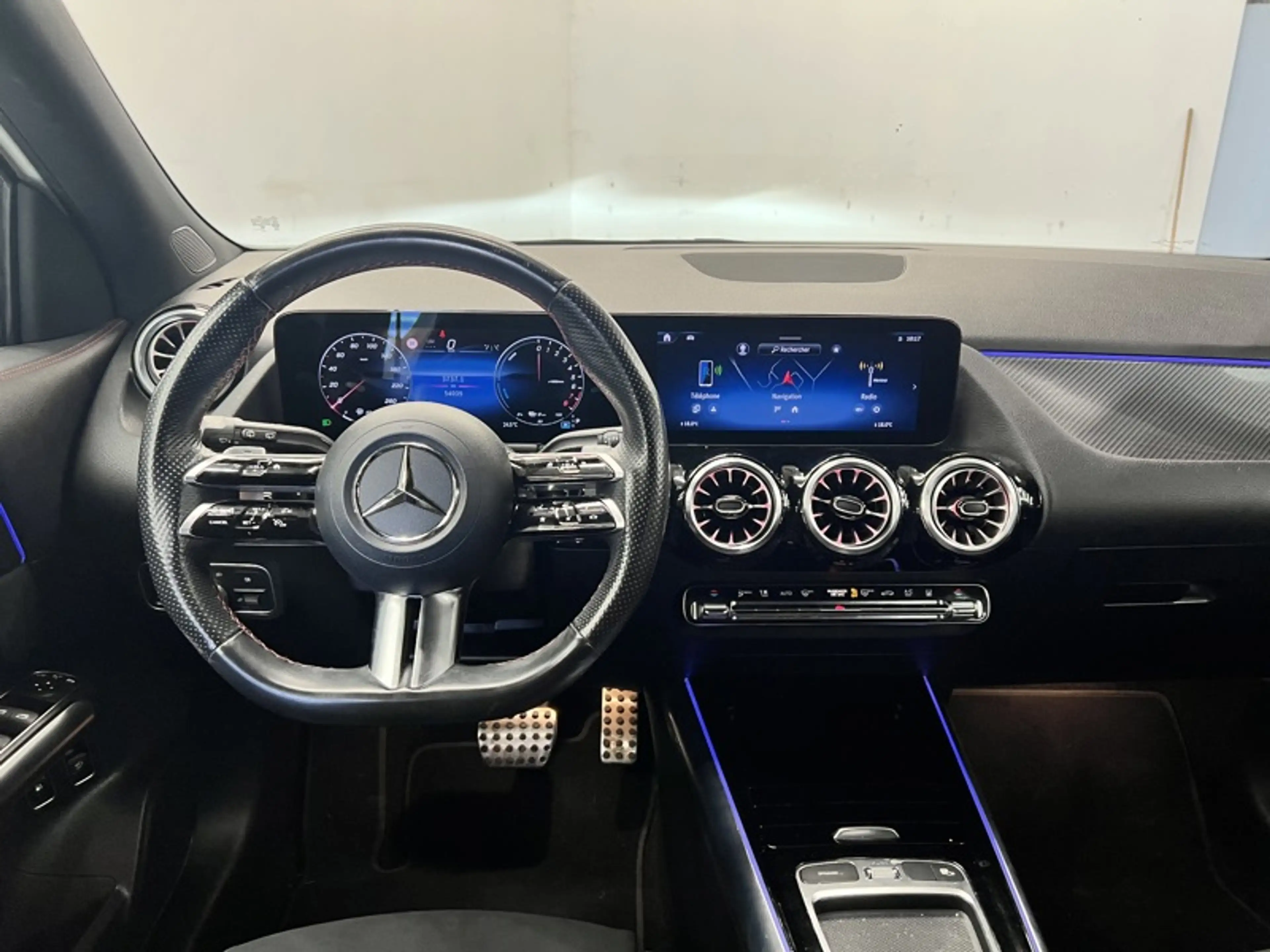 Mercedes-Benz GLA 250 e AMG Pack Night — photo 8