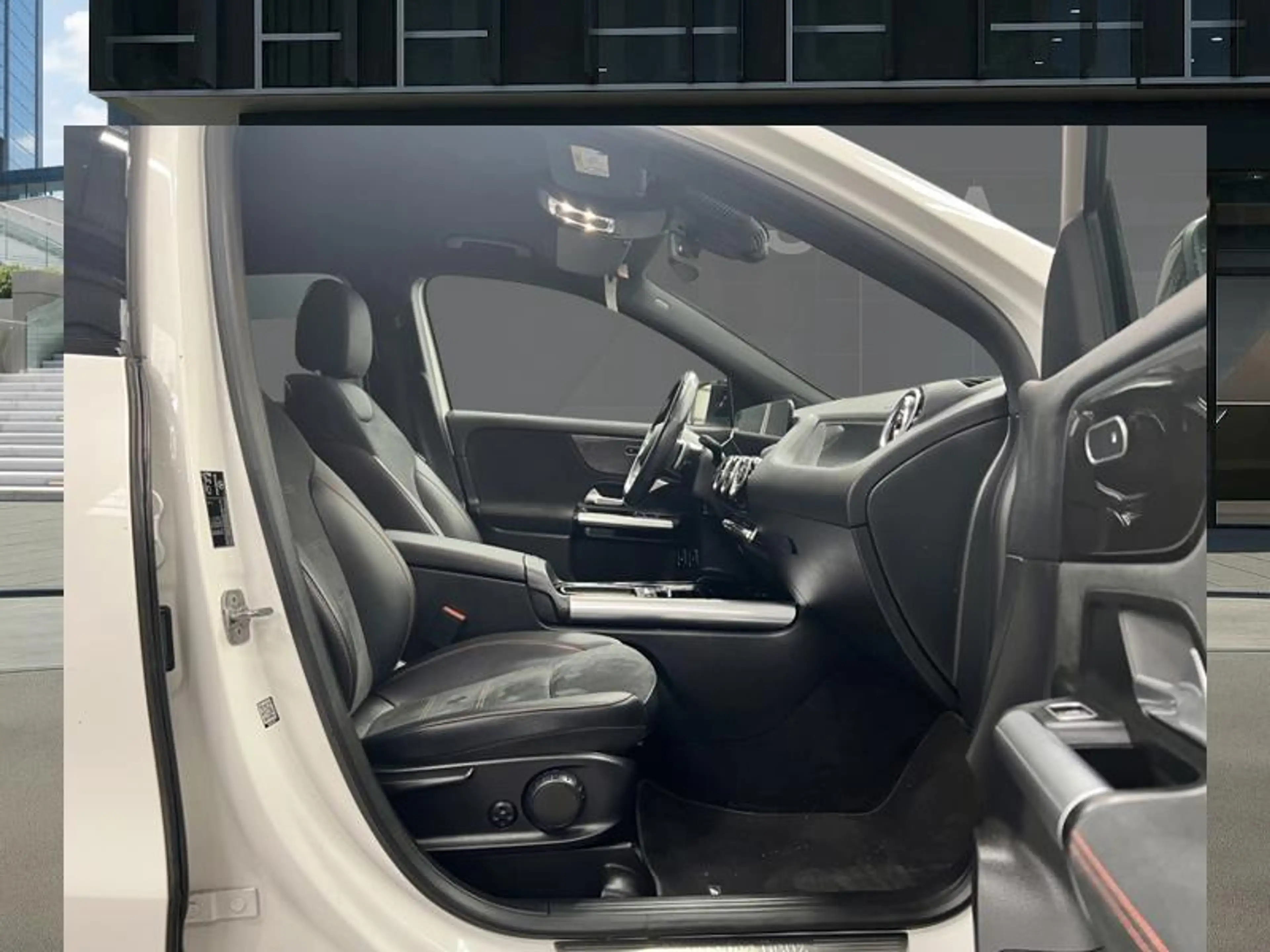 Mercedes-Benz GLA 250 e AMG Pack Night — photo 5