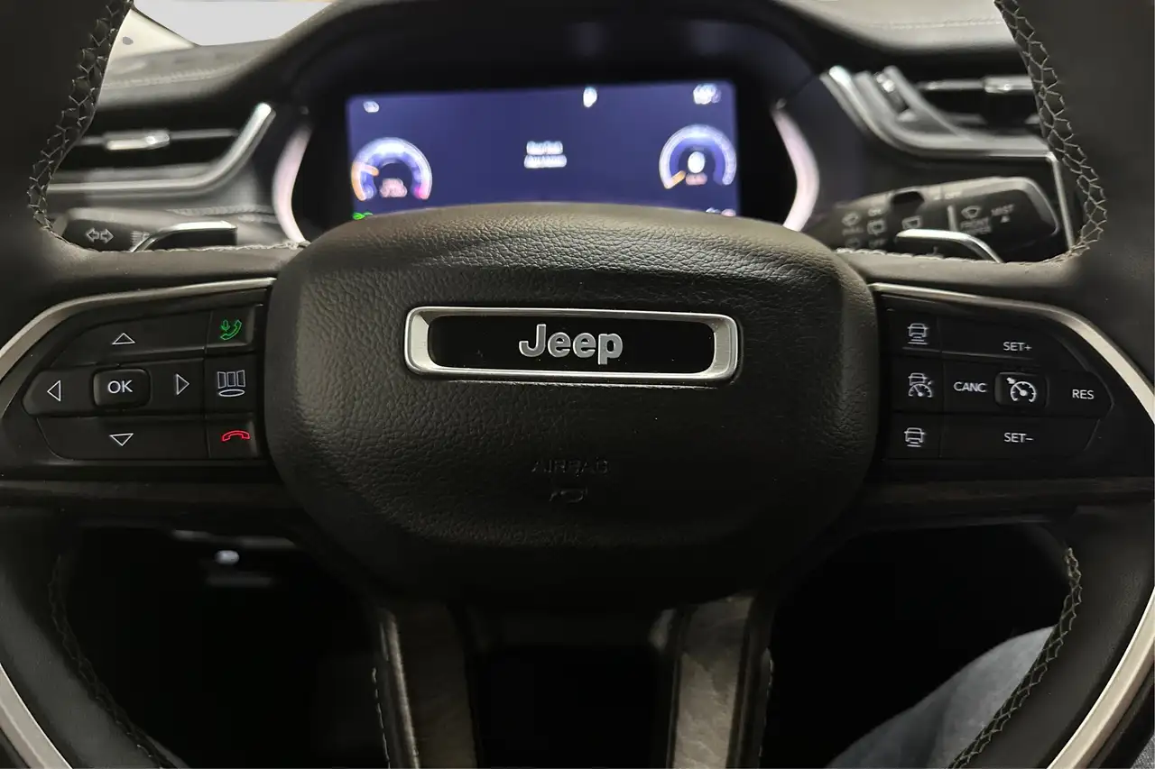 Jeep Grand Cherokee снимка Jeep Grand Cherokee