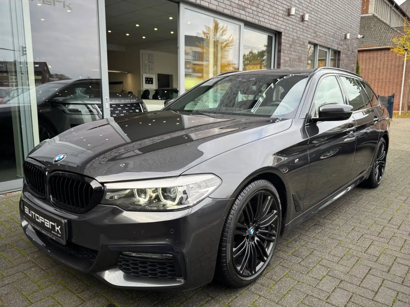 BMW 530 d M Sport Exklusivleder ACC HUD DA+ CAM 19" Grau - 1