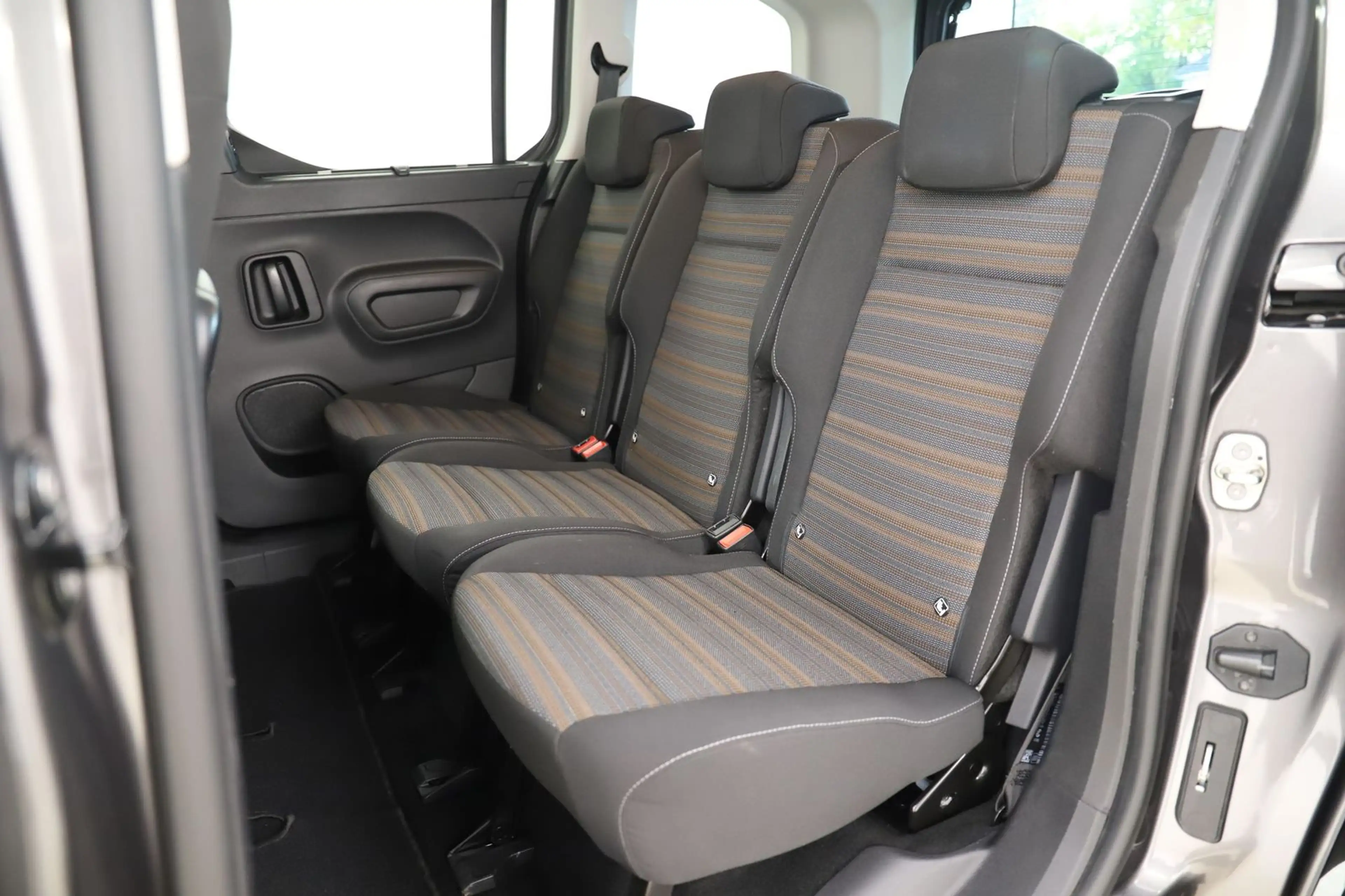 Opel Combo Life 1.5CDTI 131PS Innovation Pano HUD 1.H — photo 11