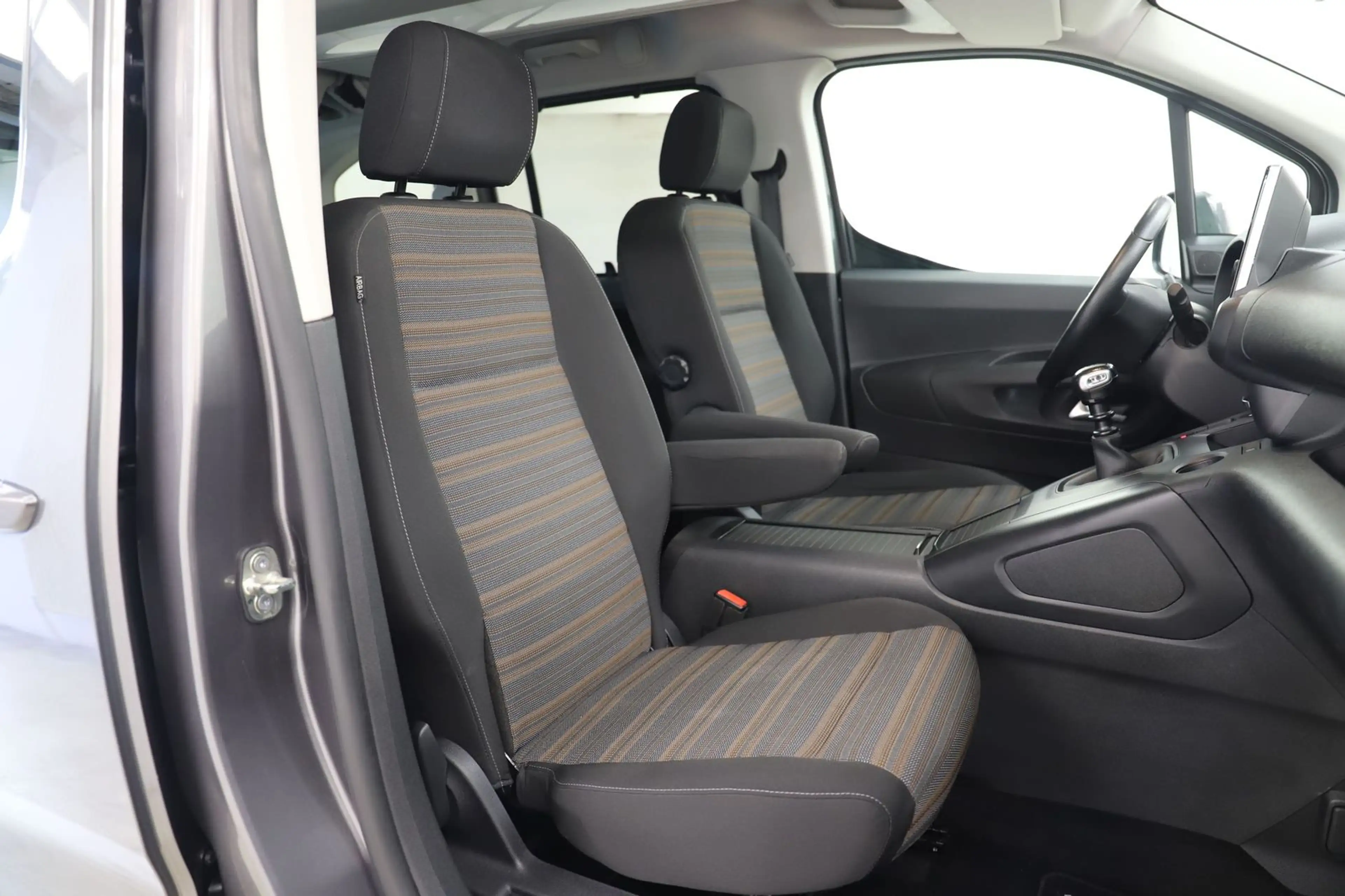 Opel Combo Life 1.5CDTI 131PS Innovation Pano HUD 1.H — photo 10