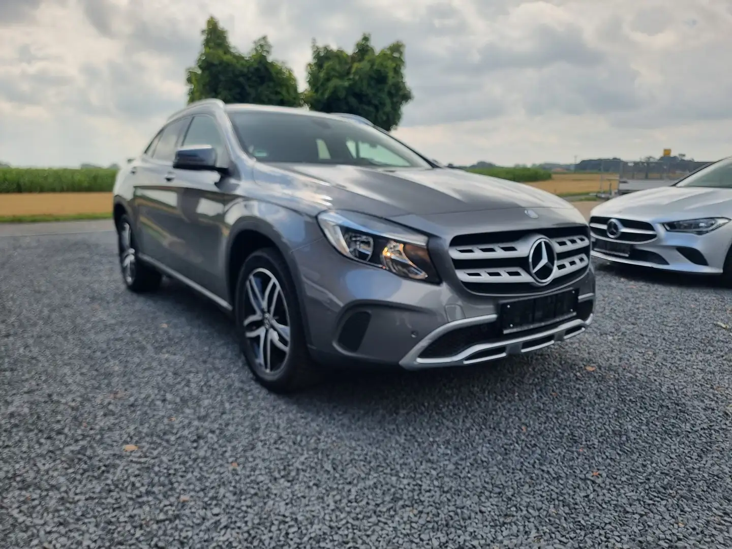 Mercedes-Benz GLA 200 GLA 200 // Automatik // akt. Parkassistent // NAVI Gris - 1