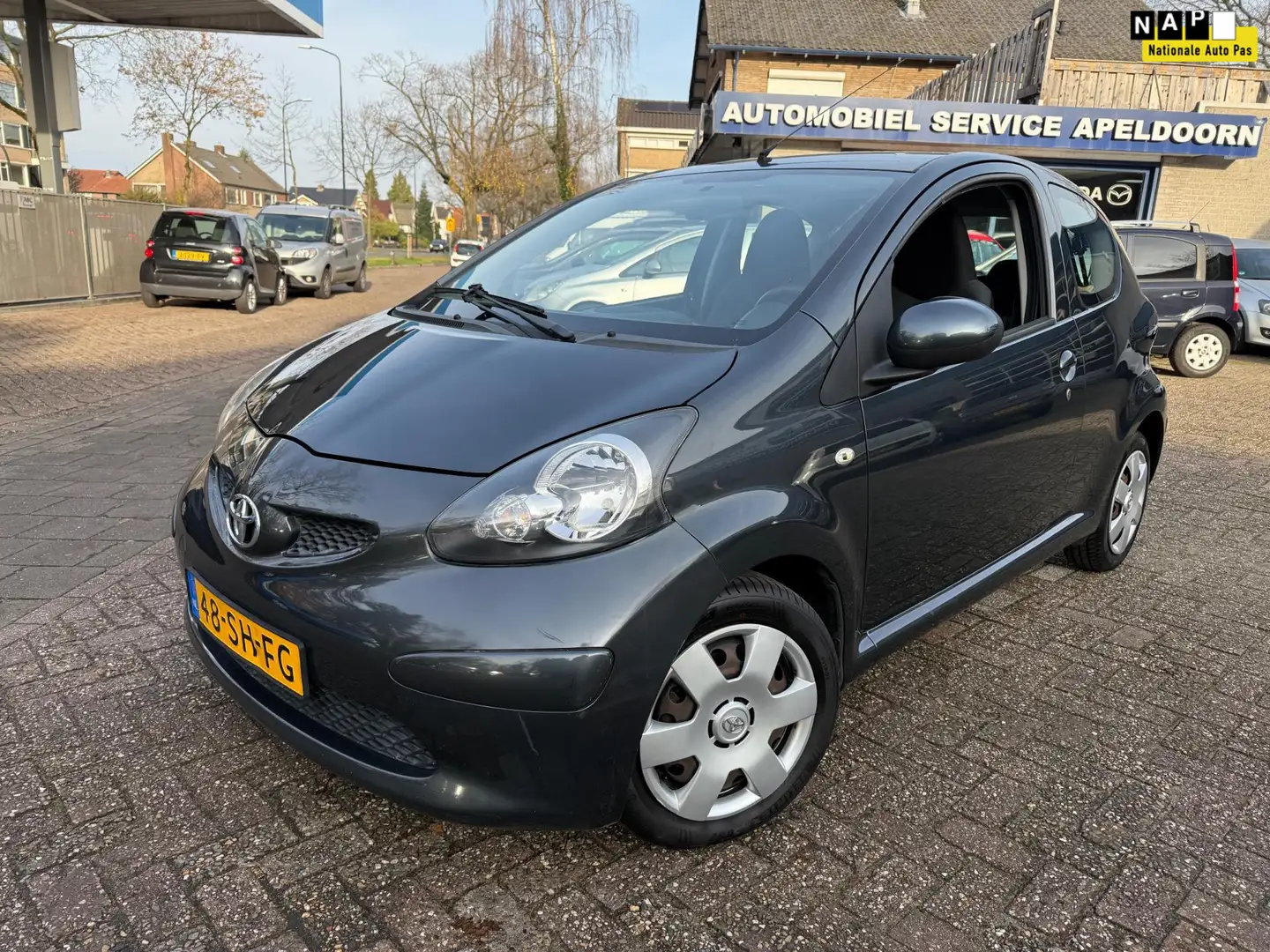 Toyota Aygo 1.0-12V + AUTOMAAT *NAP*NW. APK*ELEKTR. RAMEN*STUU Gris - 1