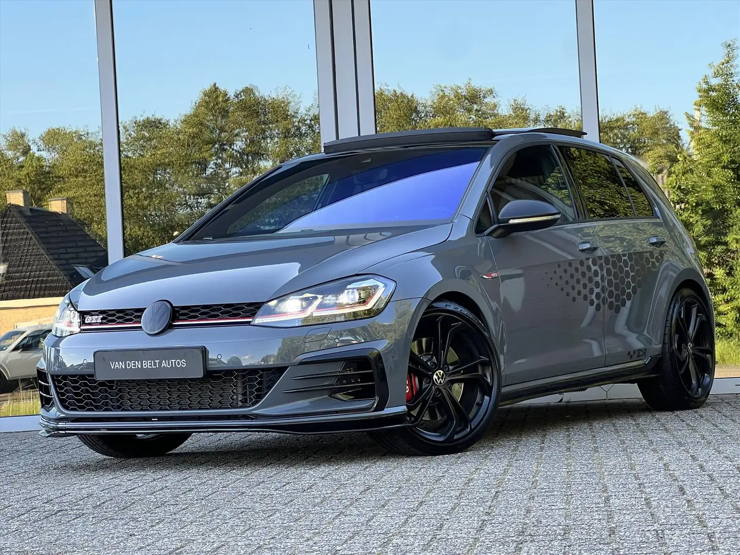 Volkswagen Golf GTI 7.5 2.0 TSI TCR 330PK / Pano / Akrapovic / Keyless Grau - 1