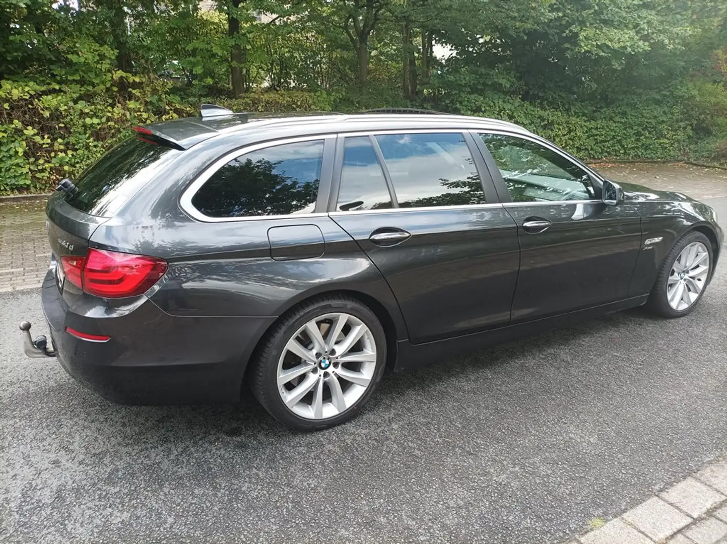 BMW 530 5er Touring Diesel 530d xDrive Touring Sport-Aut. Schwarz - 1