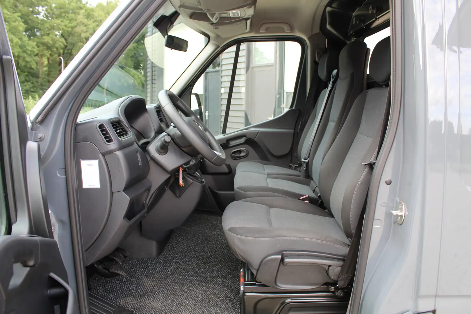 Renault Master T35 2.3 dCi 180Pk L2H2 | Foodtruck/Verkoopwagen Gris - 2