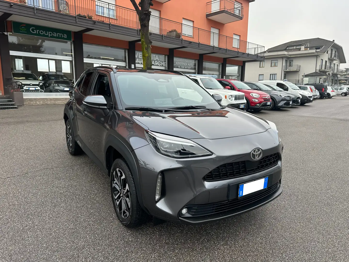 Toyota Yaris Cross YARIS CROSS 1,5 E-CVT 116CV TREND Gris - 2