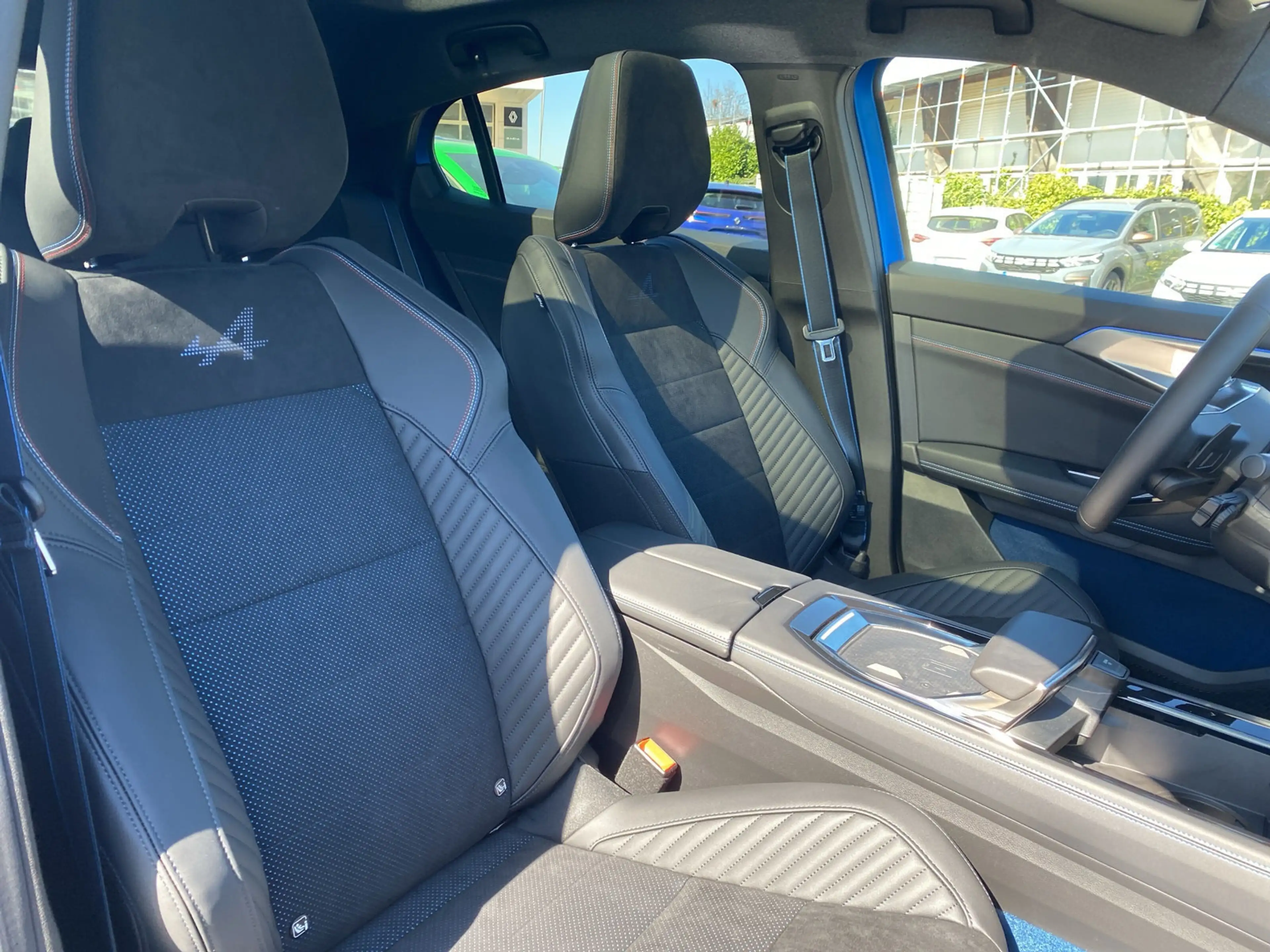 Renault Rafale Atelier Alpine E-Tech Plug-in Hybrid 300 4x4 — photo 13