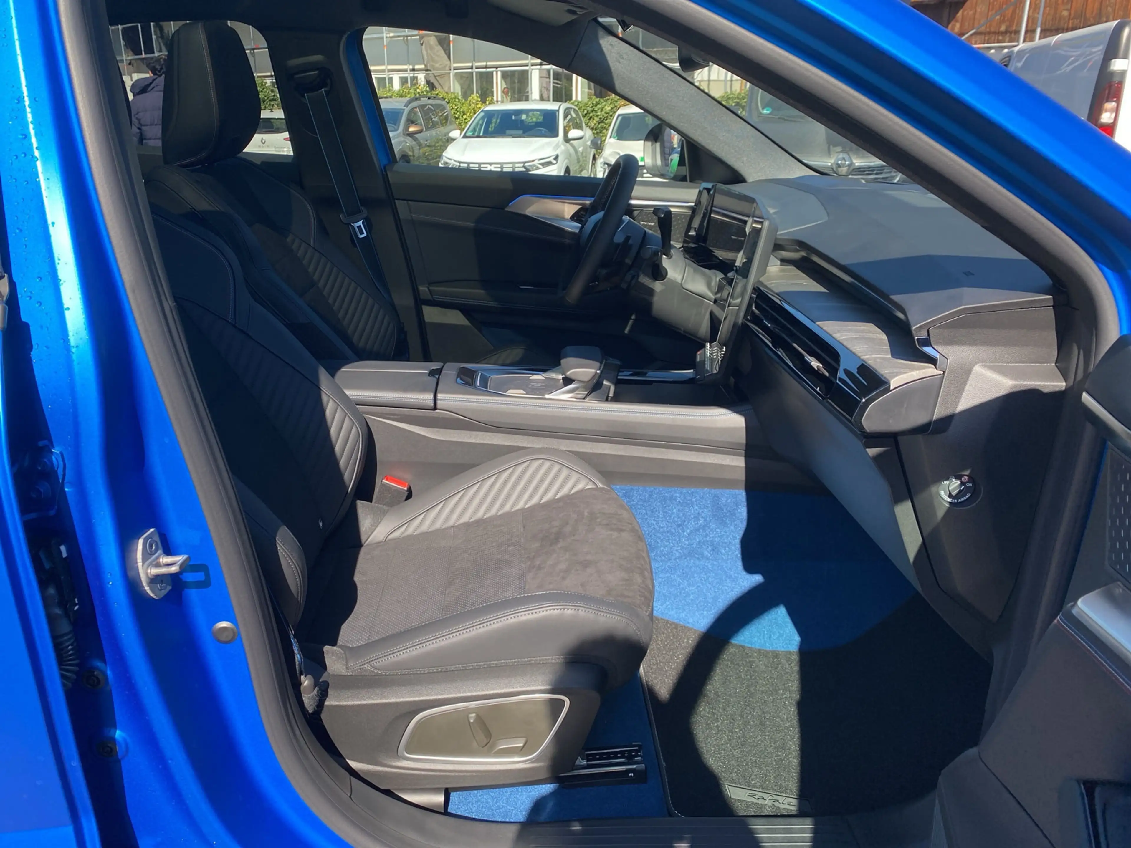 Renault Rafale Atelier Alpine E-Tech Plug-in Hybrid 300 4x4 — photo 11