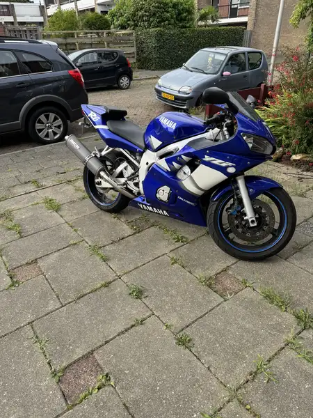 Yamaha YZF-R6 - foto 3