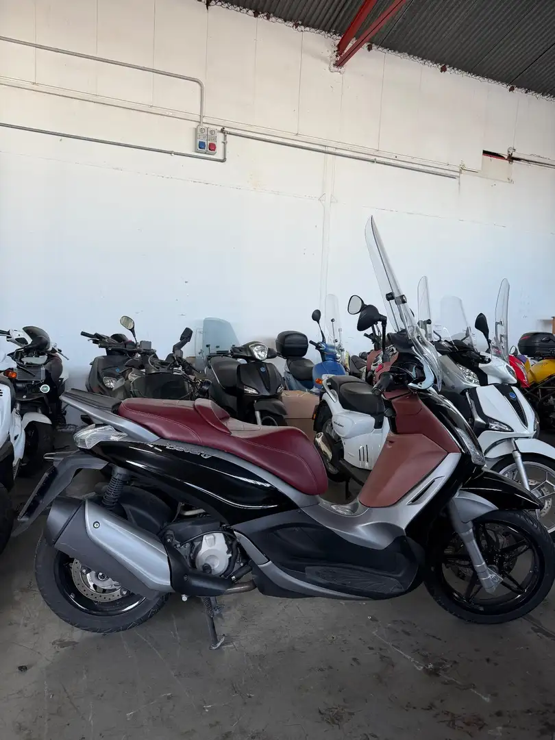 Piaggio Beverly 350 Nero - 2
