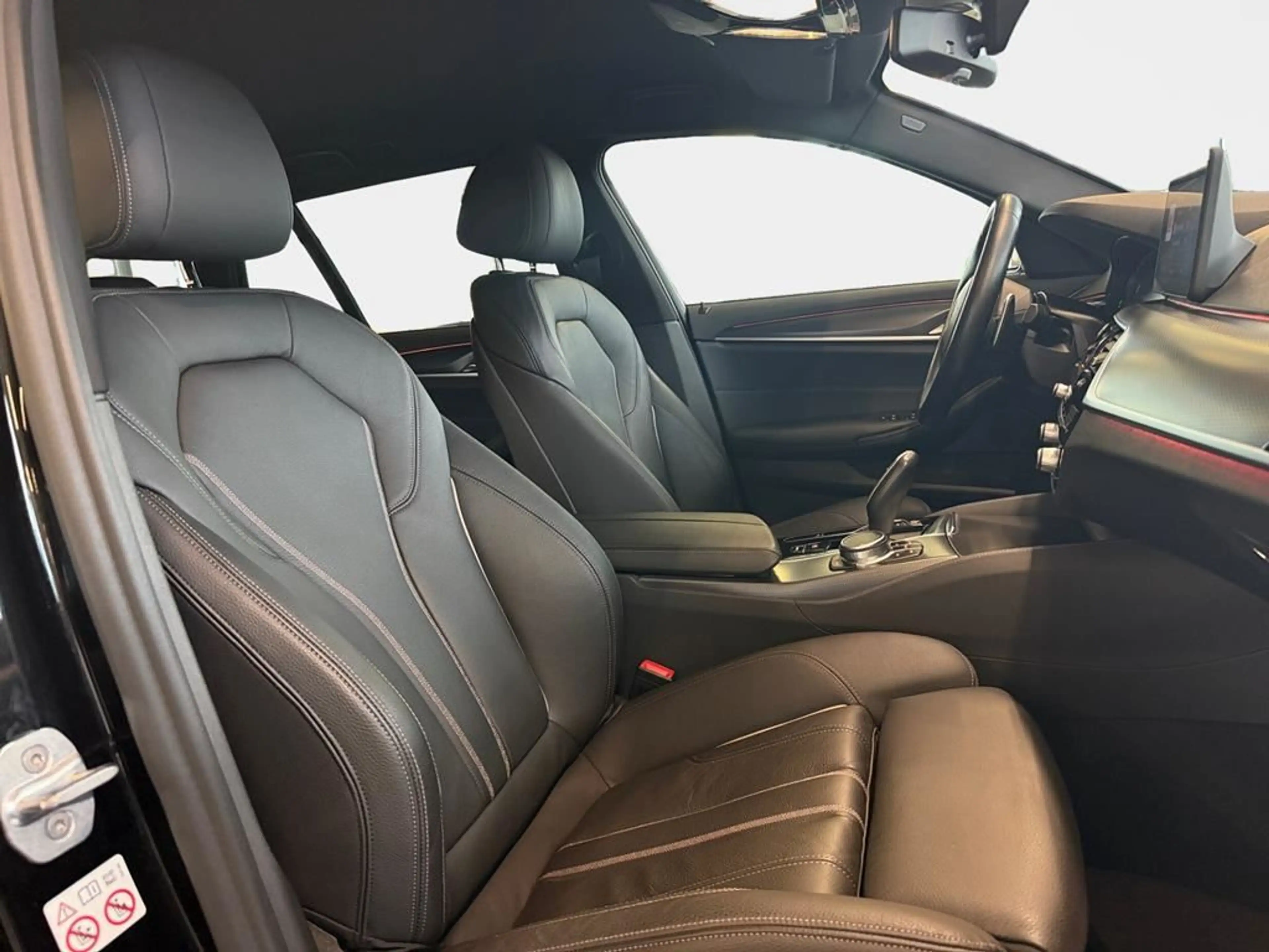 BMW 540 M Sport — photo 15