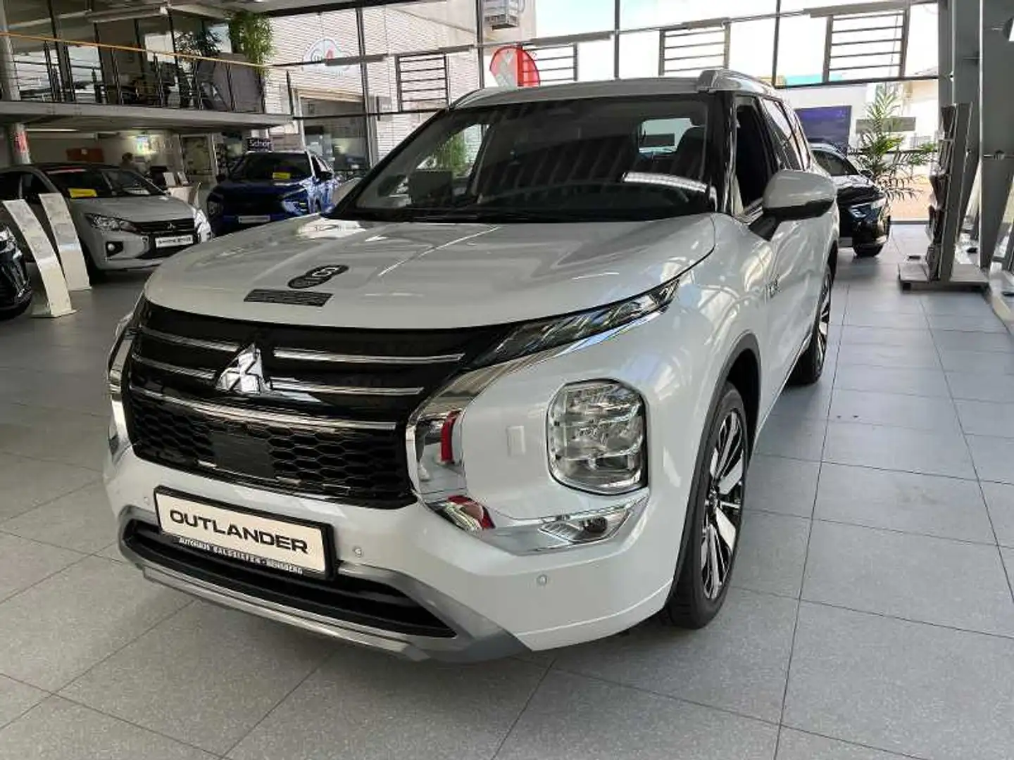 Mitsubishi Outlander 2.4L PHEV TOP Weiß - 1