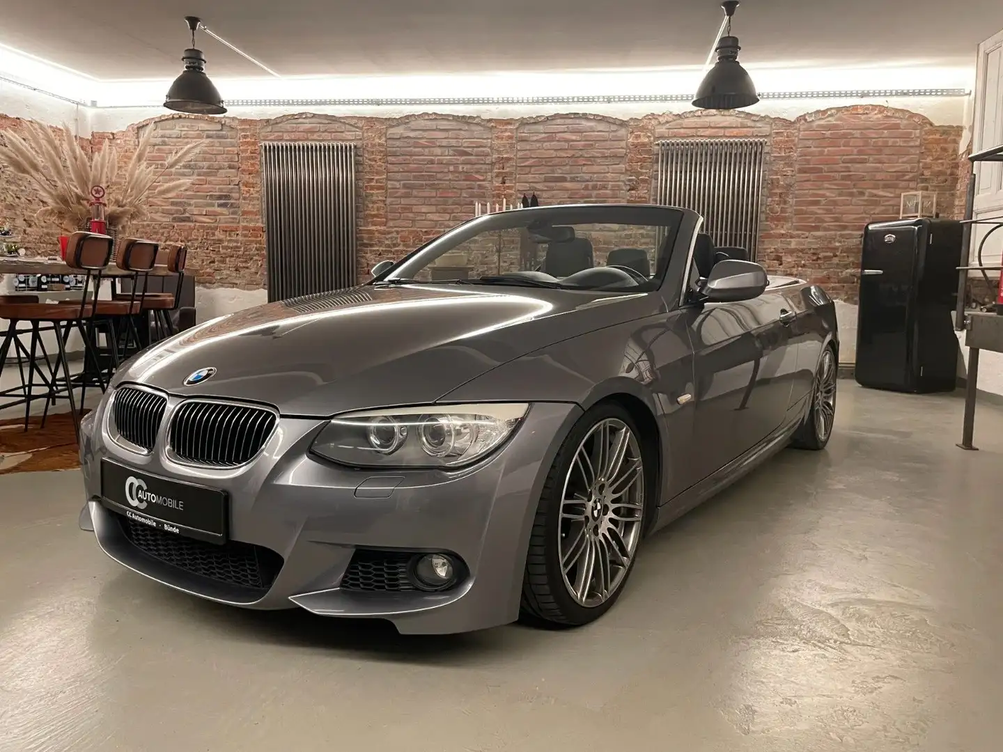 BMW 330 dA Cabrio M Sport Navi Gewindefahrwerk HK 19" Grau - 2