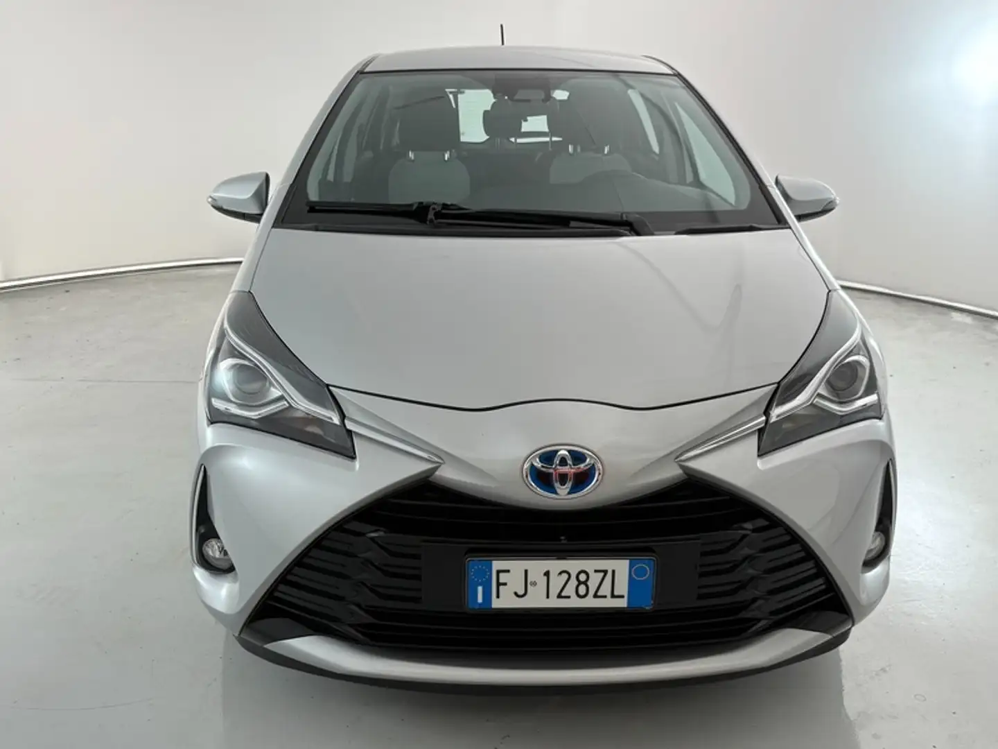 Toyota Yaris 5 Porte 1.5 VVT-i Hybrid Active Grigio - 2