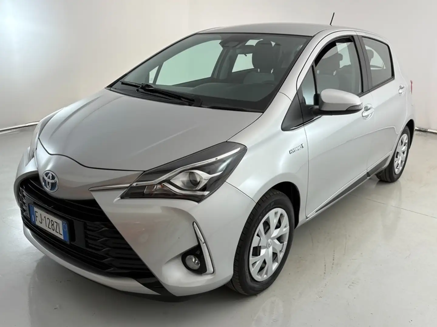 Toyota Yaris 5 Porte 1.5 VVT-i Hybrid Active Grigio - 1