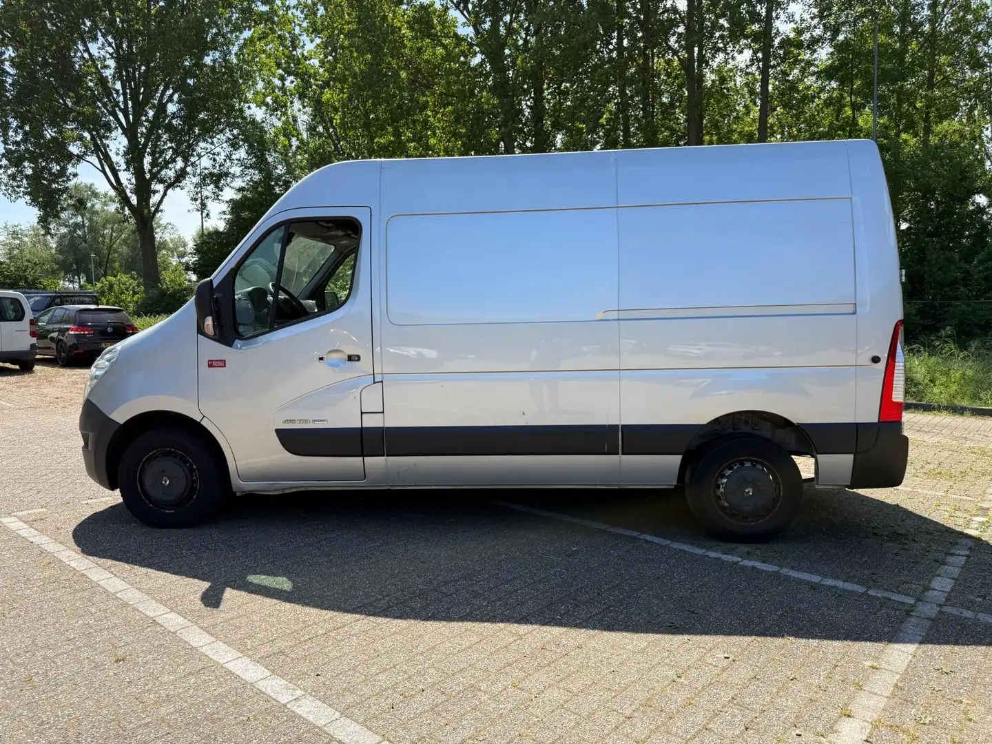 Renault Master T35 2.3 dCi L2H3 Energy Euro 6 Airco Cruise NAP Ezüst - 2