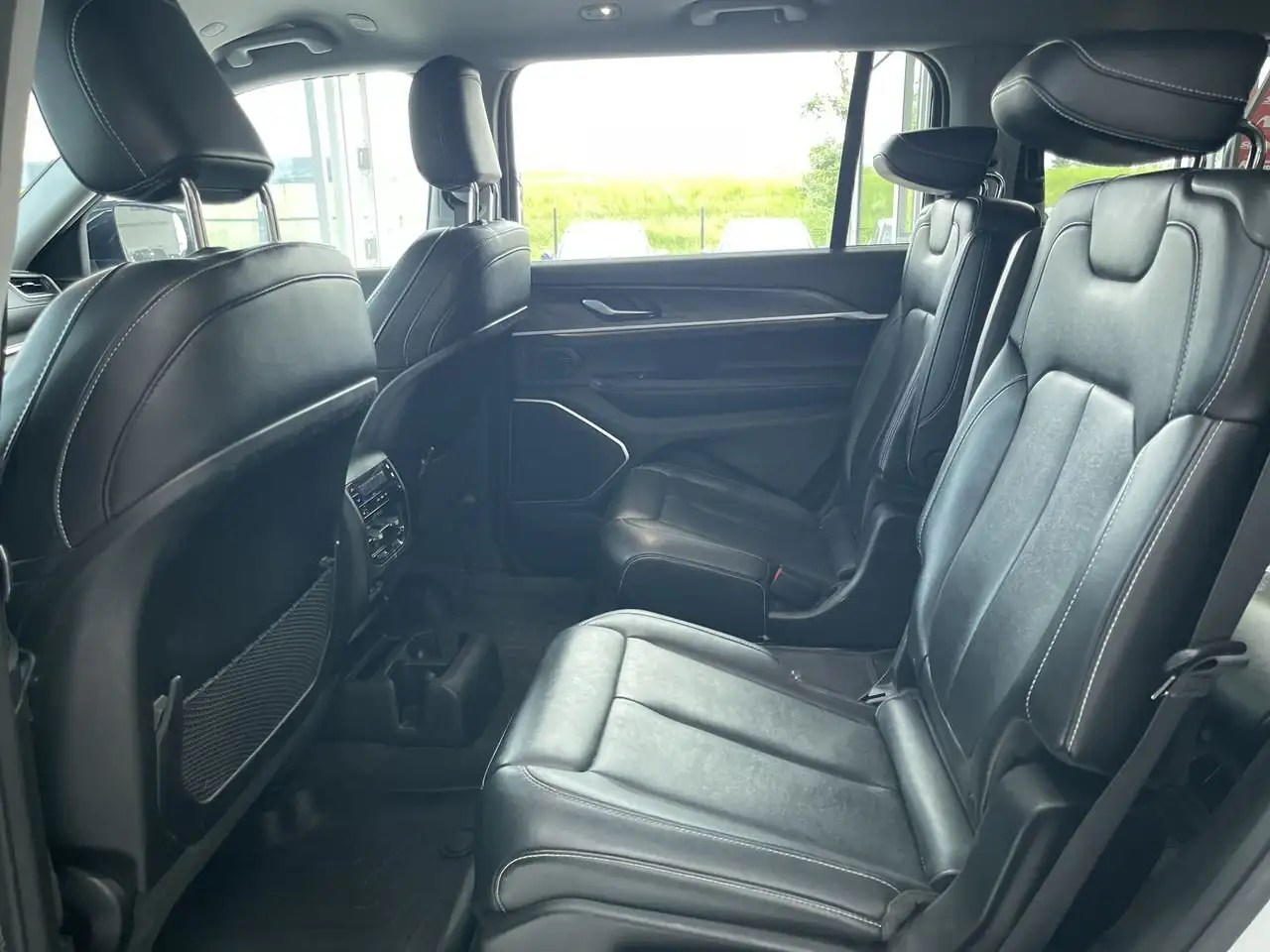 Jeep Grand Cherokee photo Jeep Grand Cherokee