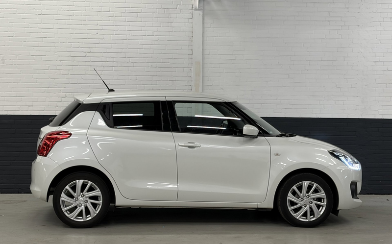Suzuki Swift 1.2 Style Smart Hybrid Automaat / Airco / Navi / A — photo 5