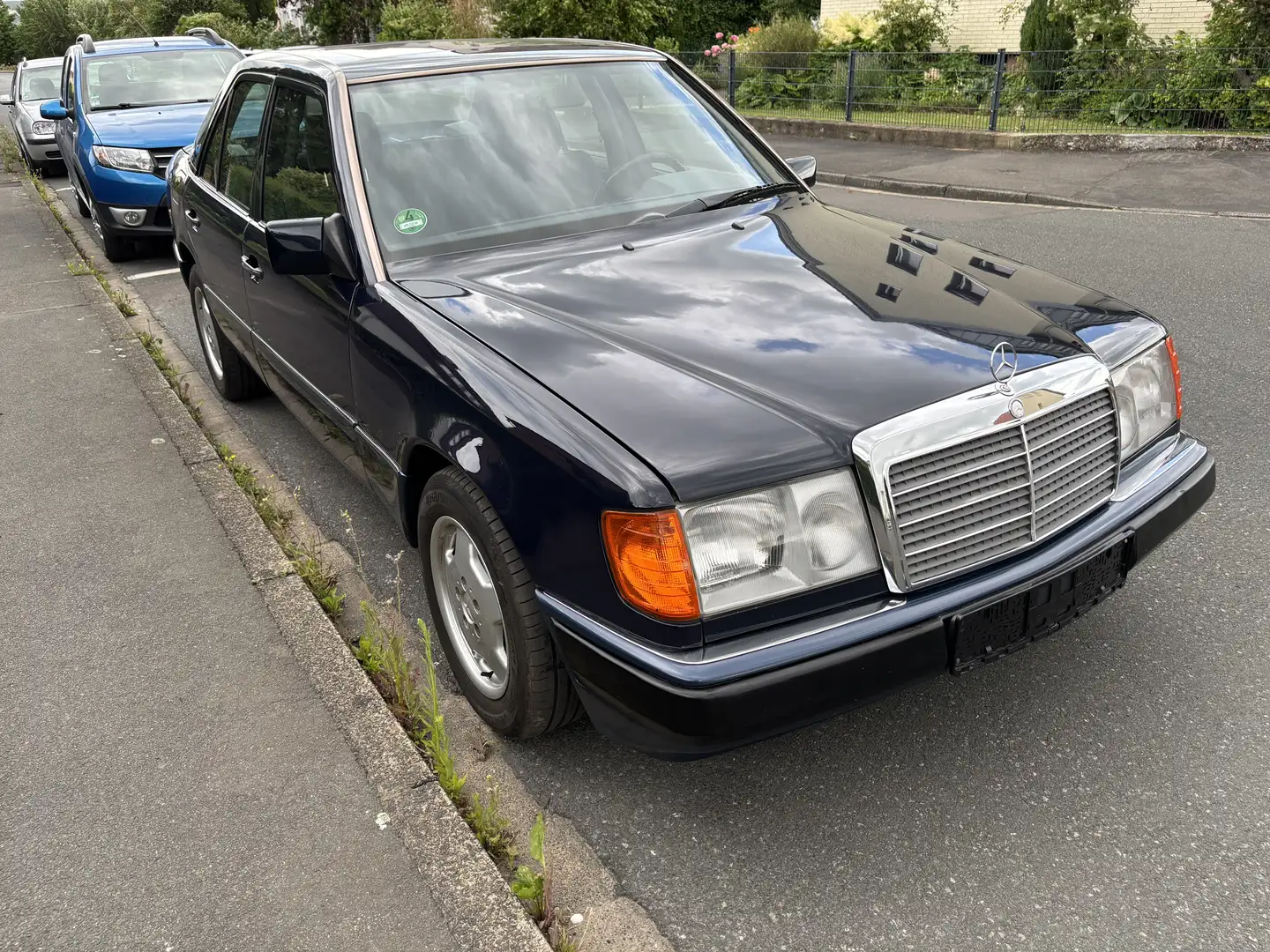 Mercedes-Benz E 300 Ein Traum in Blau Niebieski - 1