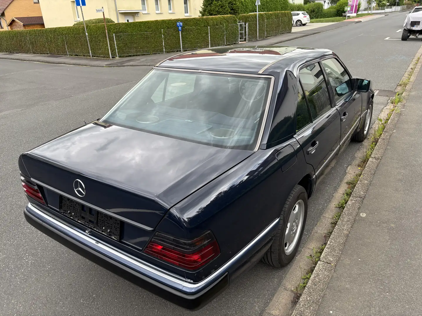Mercedes-Benz E 300 Ein Traum in Blau Niebieski - 2