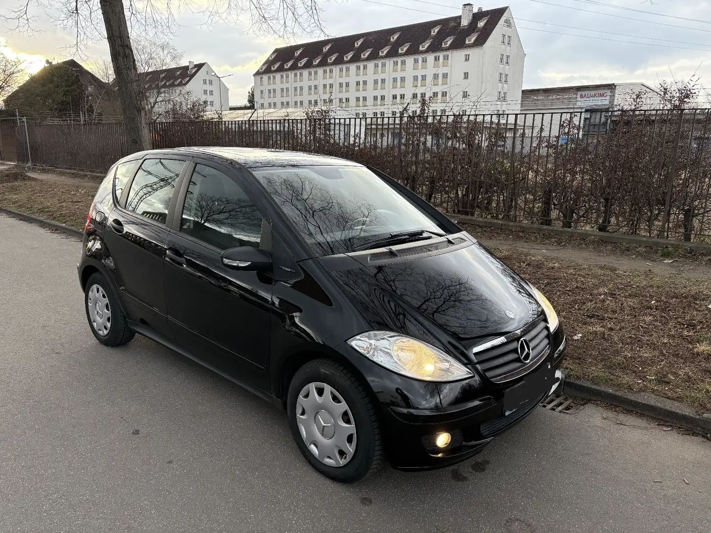 Mercedes-Benz A 170 KLIMA AUTOMATIK PDC 5-TÜRIG TÜV NEU Schwarz - 2