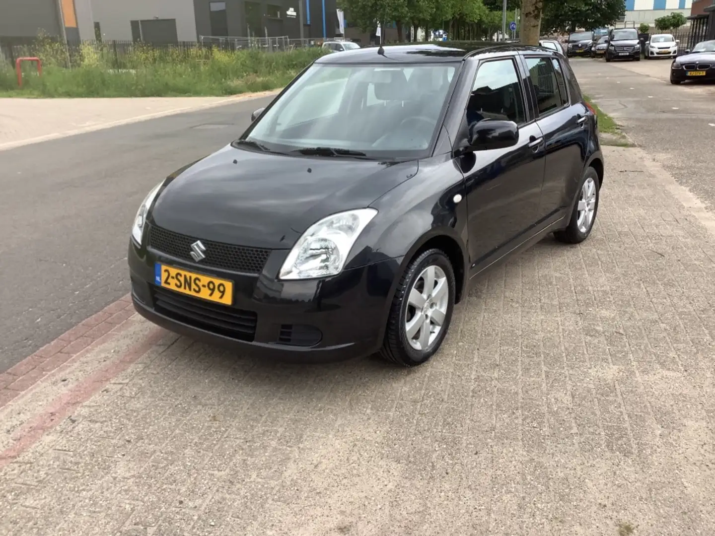 Suzuki Swift 1.3 GA Negro - 1