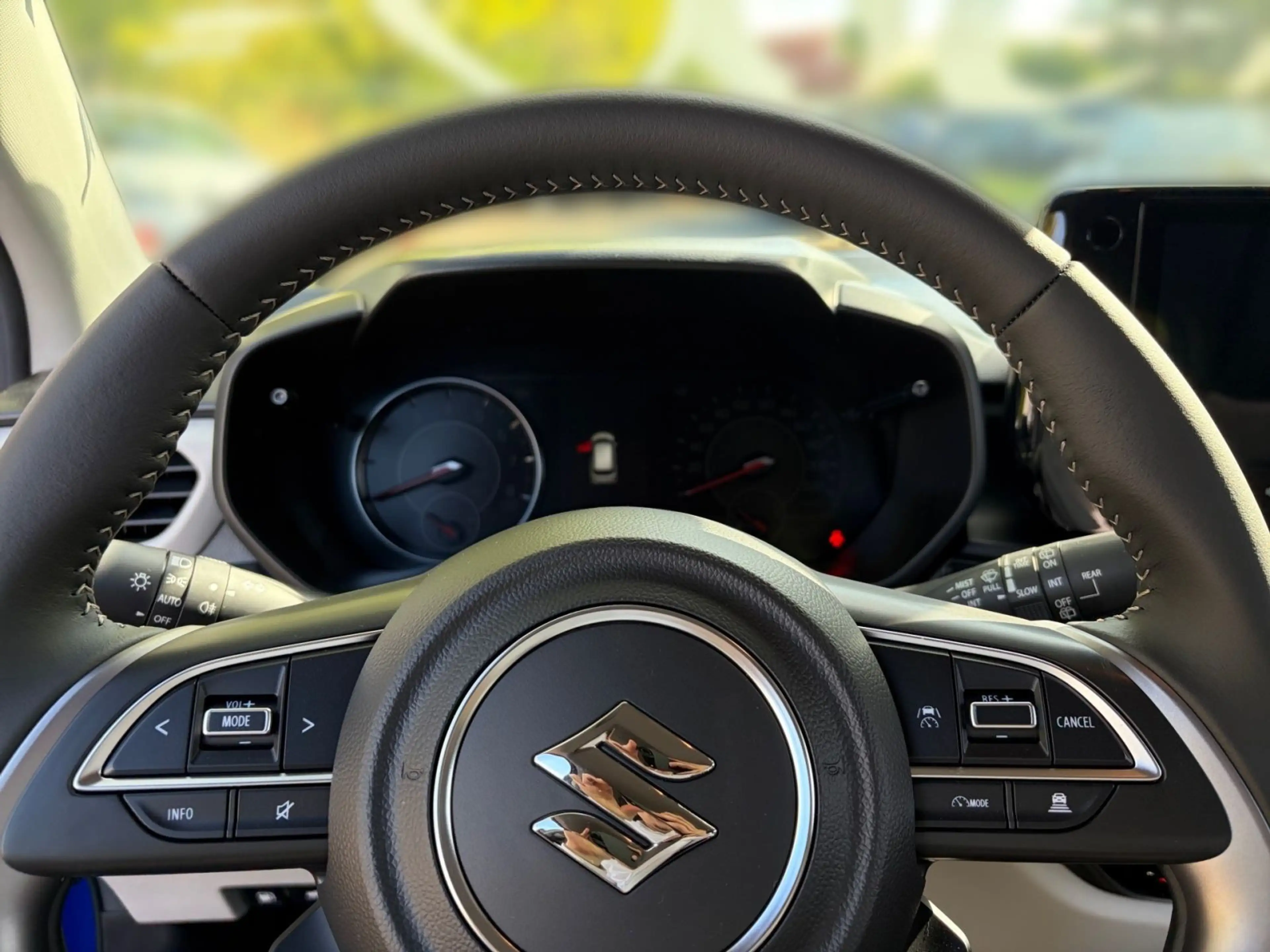 Suzuki Swift Comfort+ CVT HYBRID LED Navi SHZ Kamera — photo 8