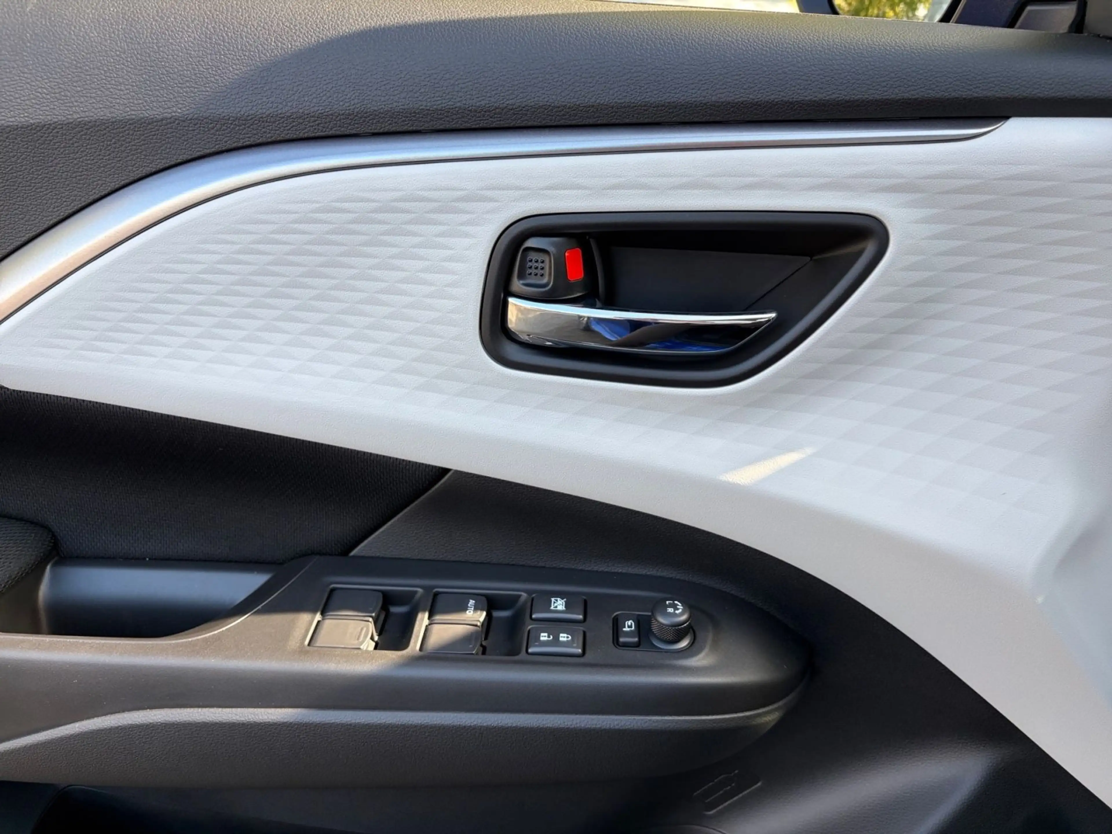 Suzuki Swift Comfort+ CVT HYBRID LED Navi SHZ Kamera — photo 14