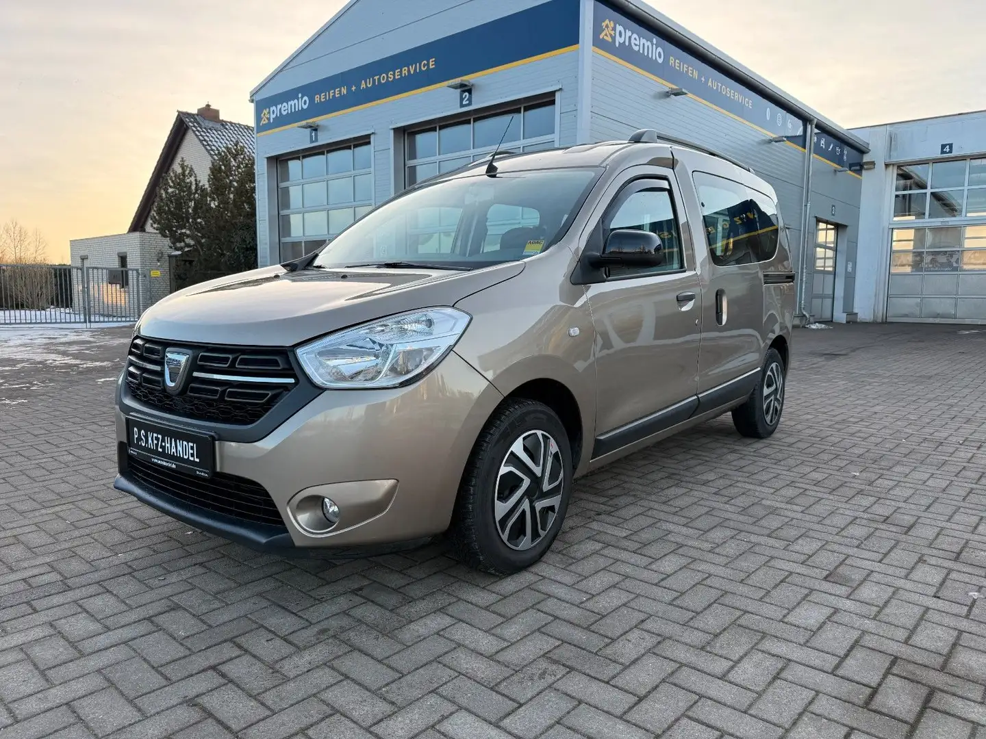 Dacia Dokker Comfort 130 PS AHK Android Rückfahrkamera Beige - 1