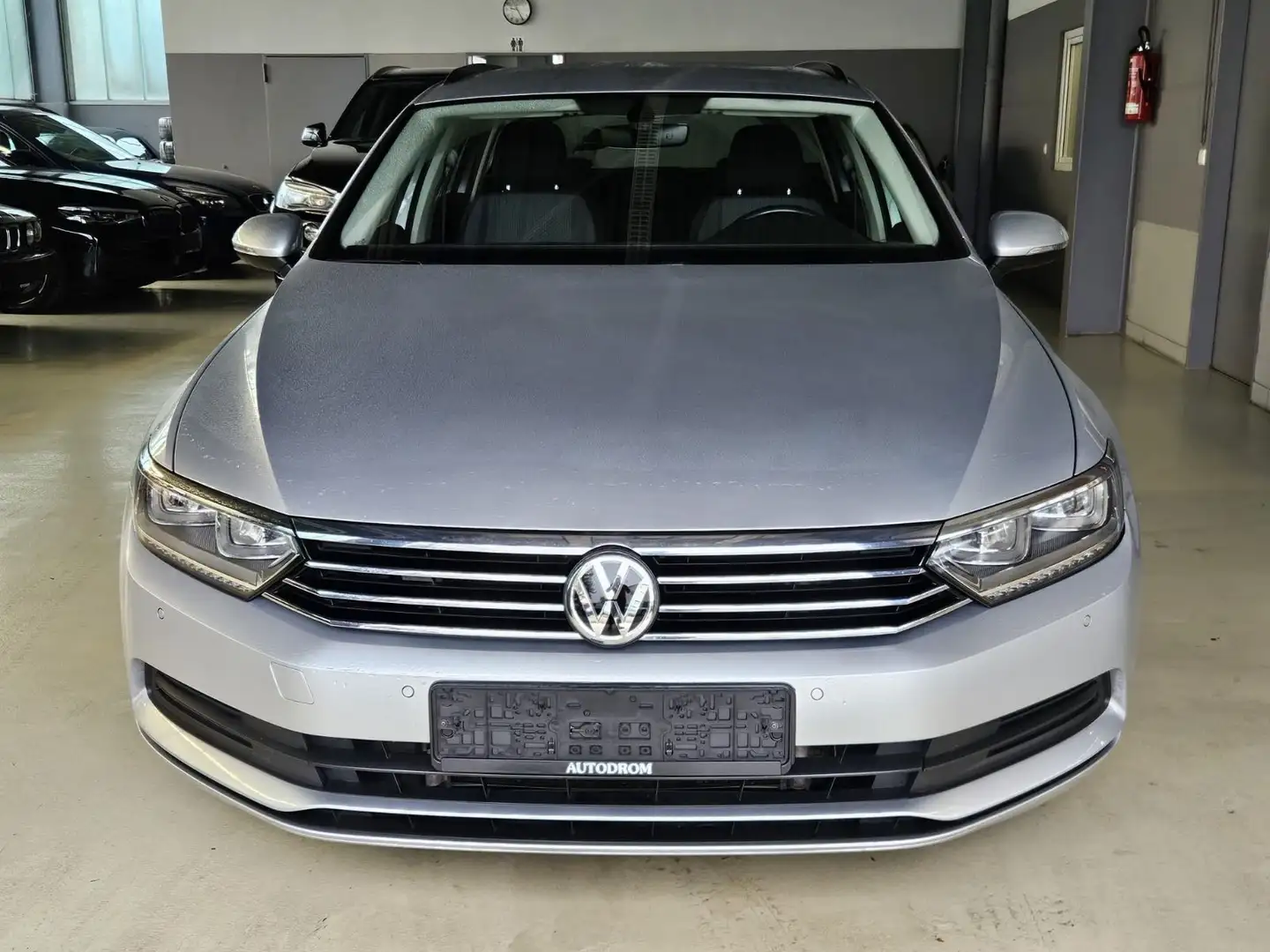 Volkswagen Passat Variant 2.0TDI SCR+Navi+ACC+3-Zonen Klima Grau - 2