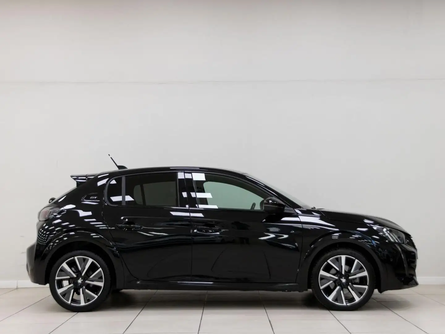 Peugeot 208 PureTech 96kW (130CV) EAT8 GT Negro - 2