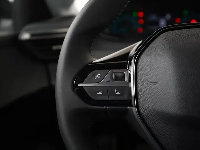 Peugeot 208 view 7