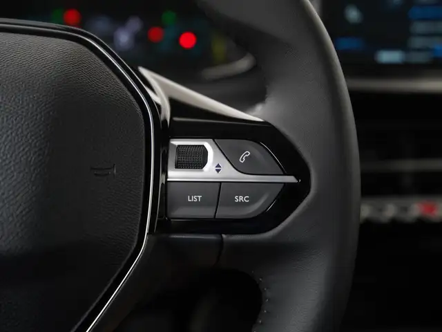 Peugeot 208 view 9