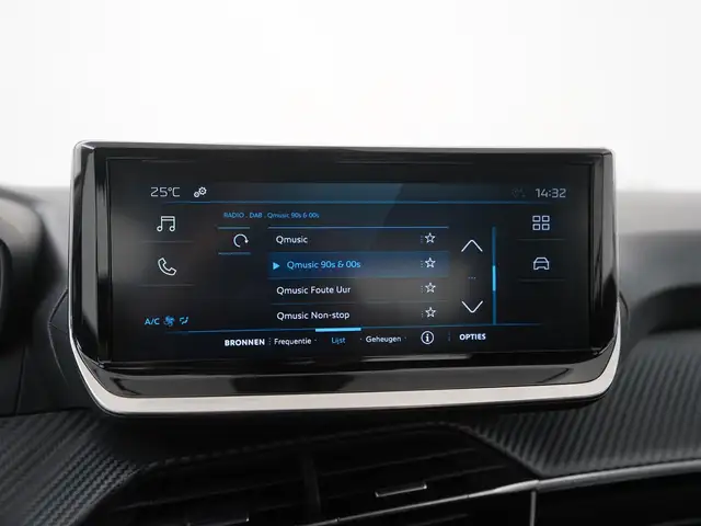 Peugeot 208 view 12