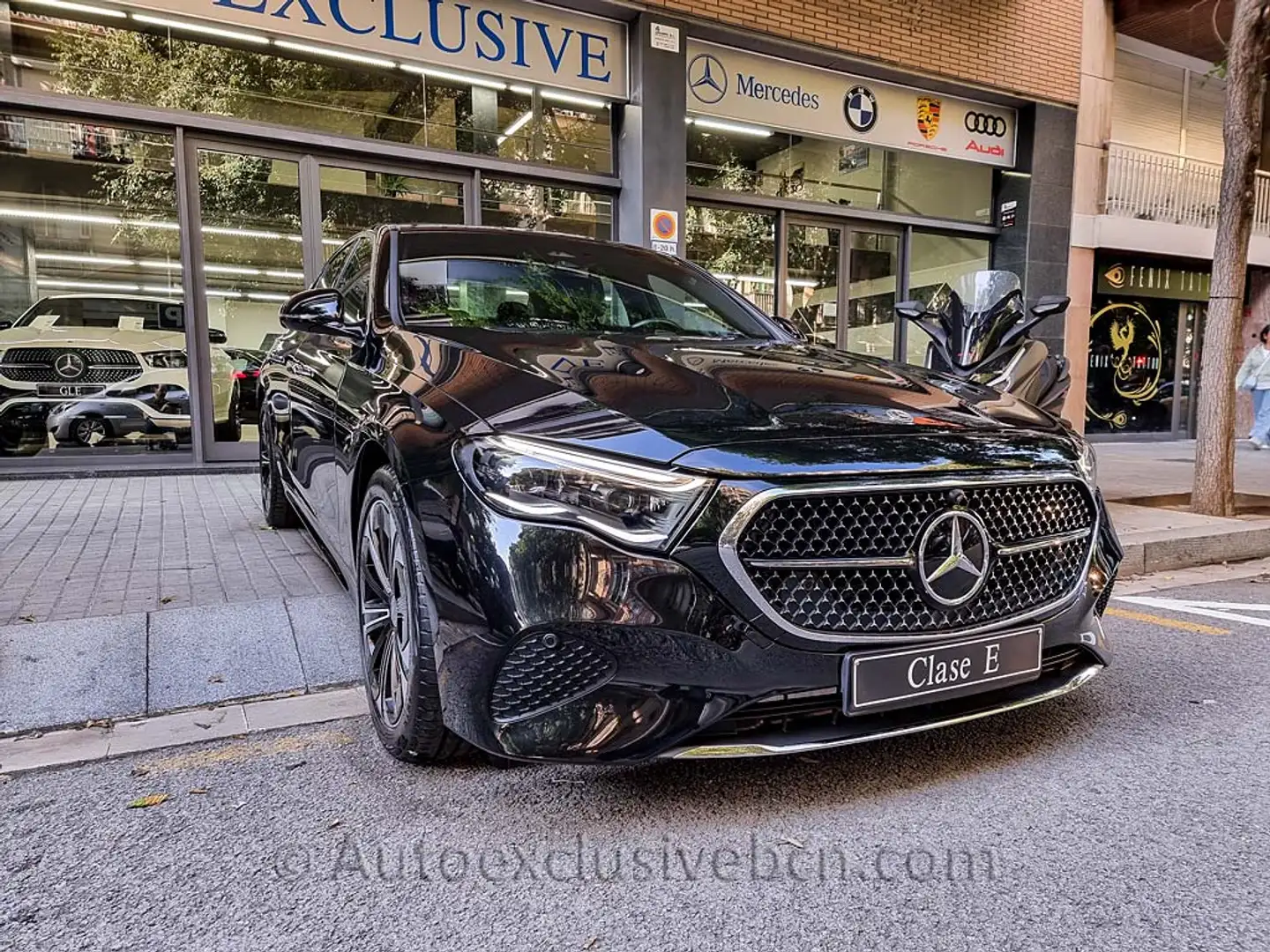 Mercedes-Benz E 300 Schwarz - 1