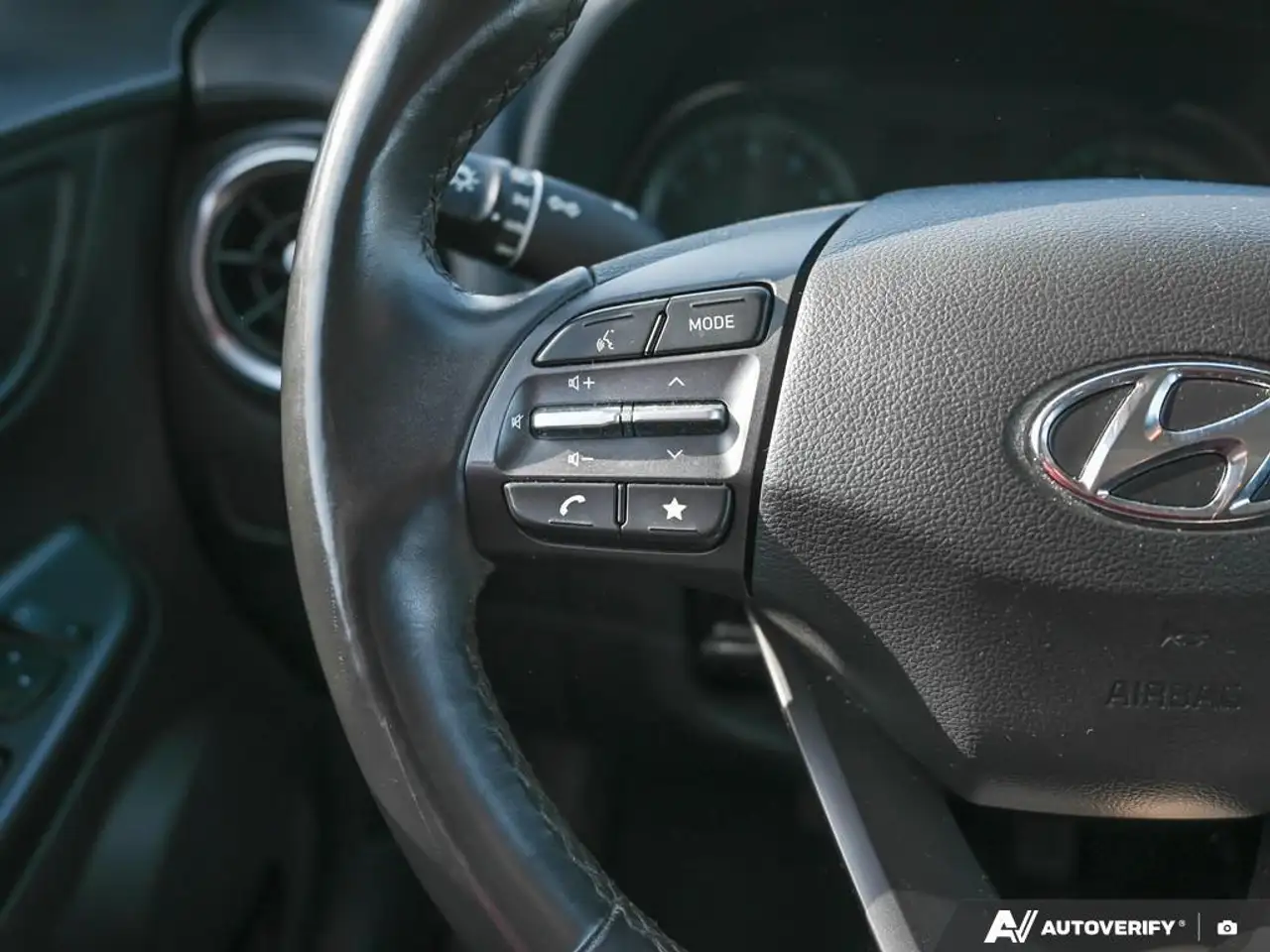 Hyundai KONA снимка Hyundai KONA