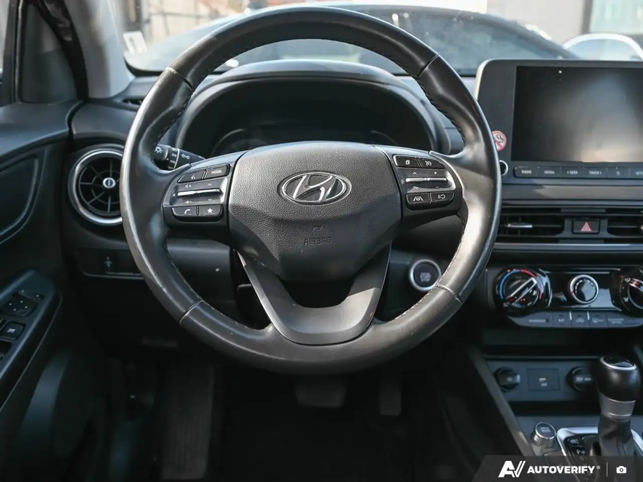Hyundai KONA снимка Hyundai KONA