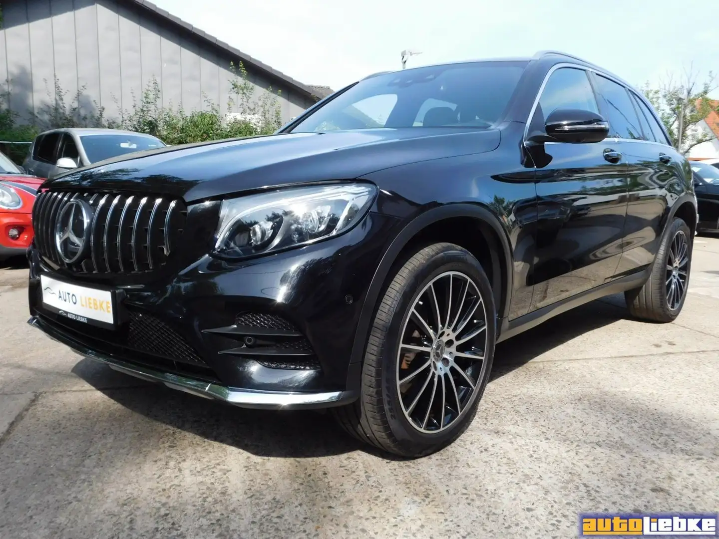 Mercedes-Benz GLC 300 4Matic 9G-TRONIC AMG Line Černá - 1