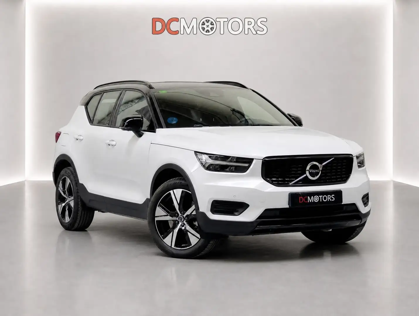 Volvo XC40 1.5 T4 RECHARGE R-DESIGN DCT 5P Blanco - 1