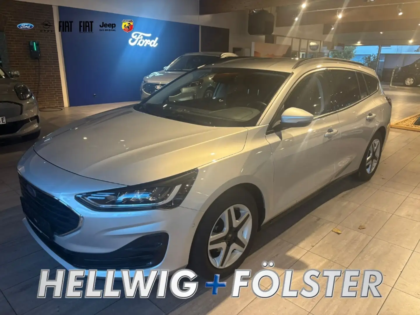 Ford Focus COOL & CONECT NAVI / AHK / PDC / WINTER-PAKET Zilver - 1