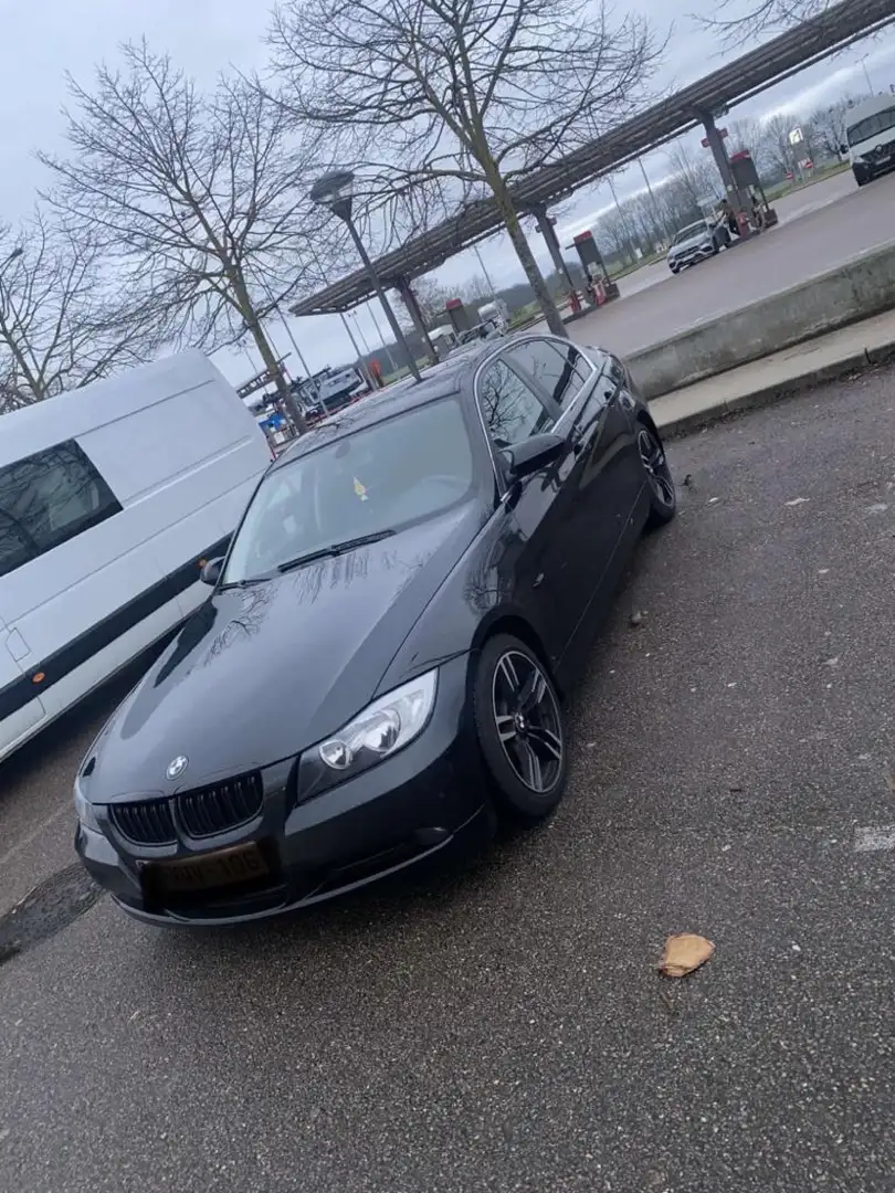 BMW 118 318 Zwart - 1