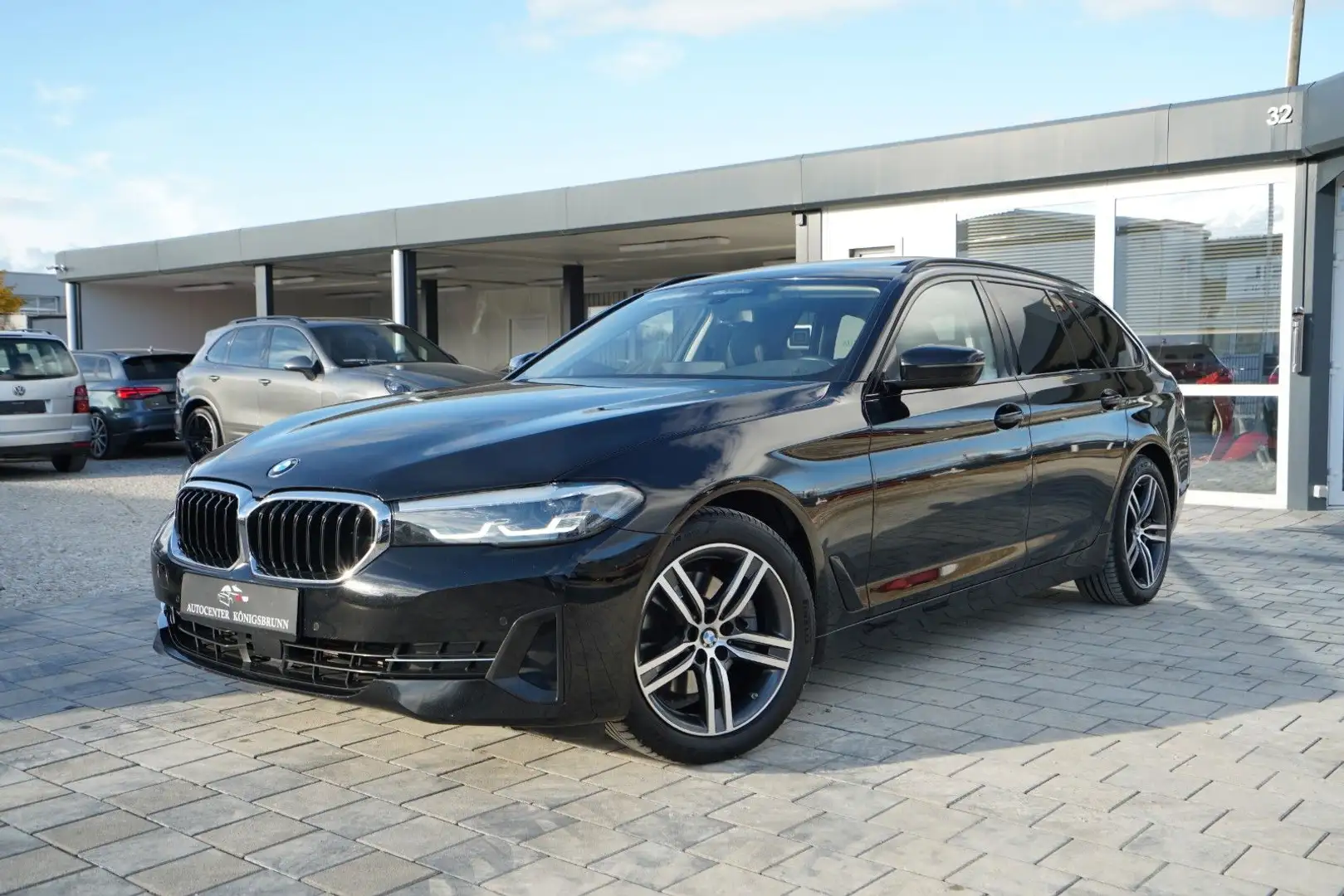 BMW 520 d*1.Hand*Panorama*H&K*Kamera*Leder*LED*ACC* Schwarz - 1