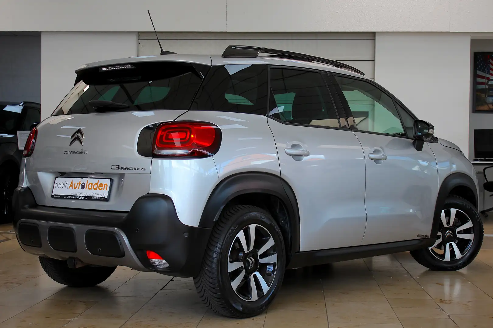 Citroen C3 Aircross PureTech SHINE *PANO*NAVI*AHK*LED*PARKASSIST* Silber - 2