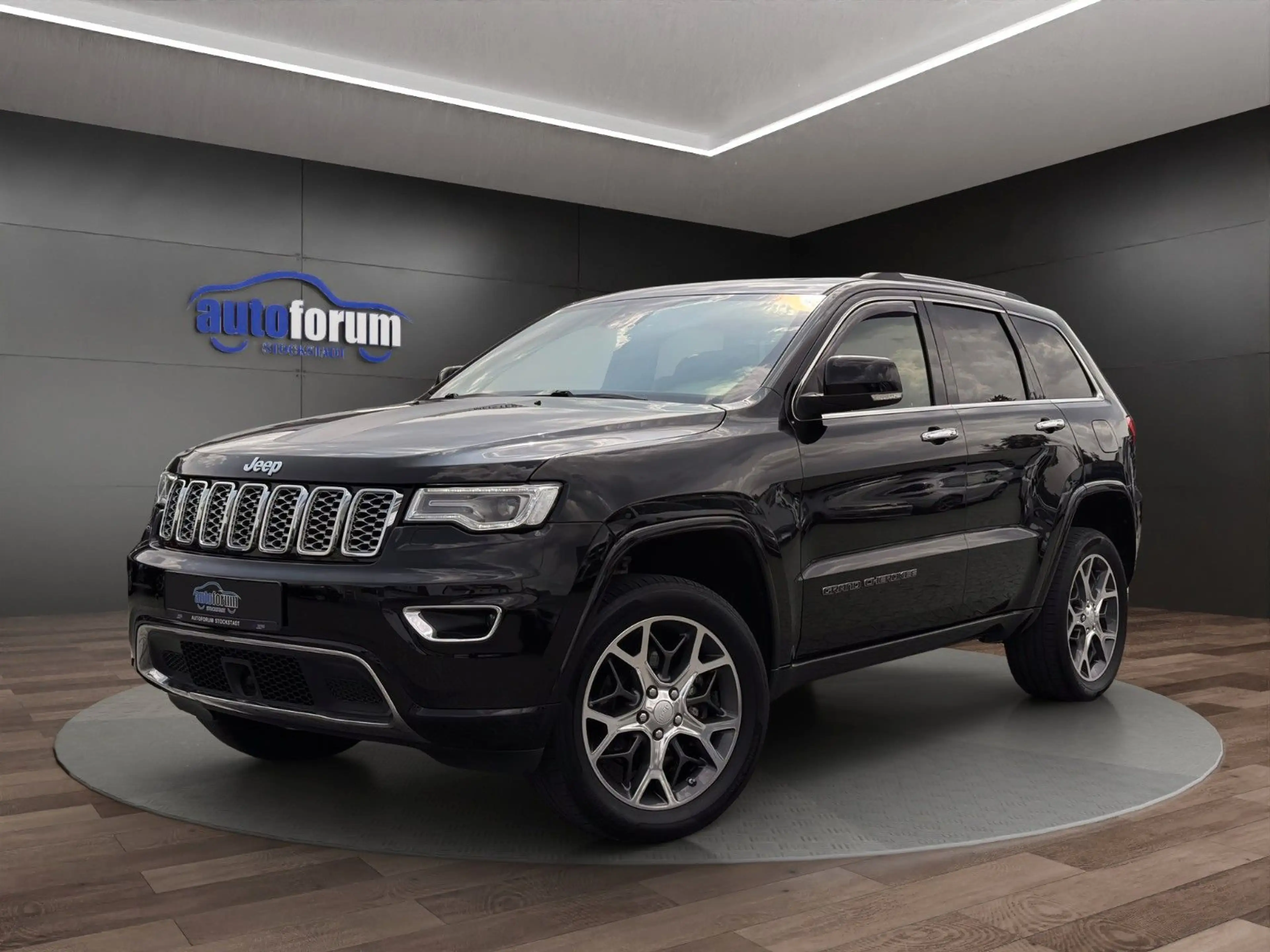 Jeep Grand Cherokee 3.0 CRD Overland AHK°ACC°PANO°20"