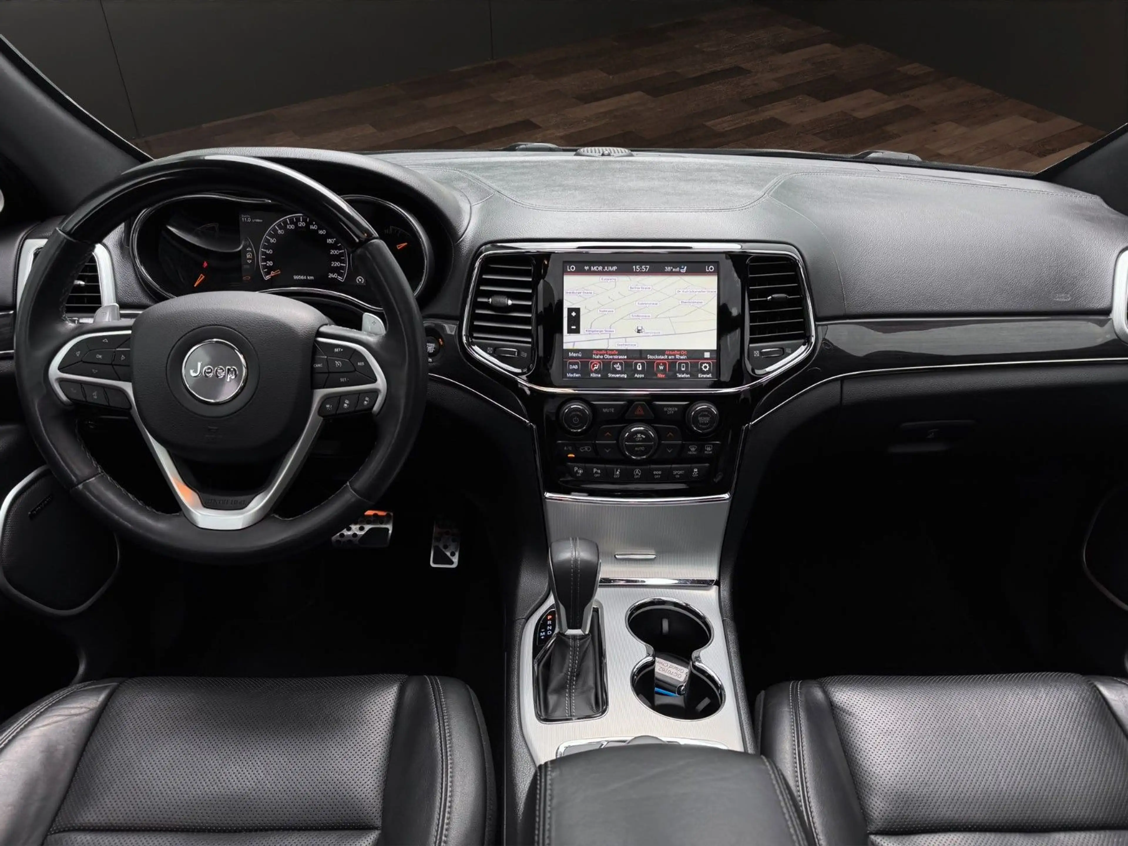 Jeep Grand Cherokee 3.0 CRD Overland AHK°ACC°PANO°20" — photo 11