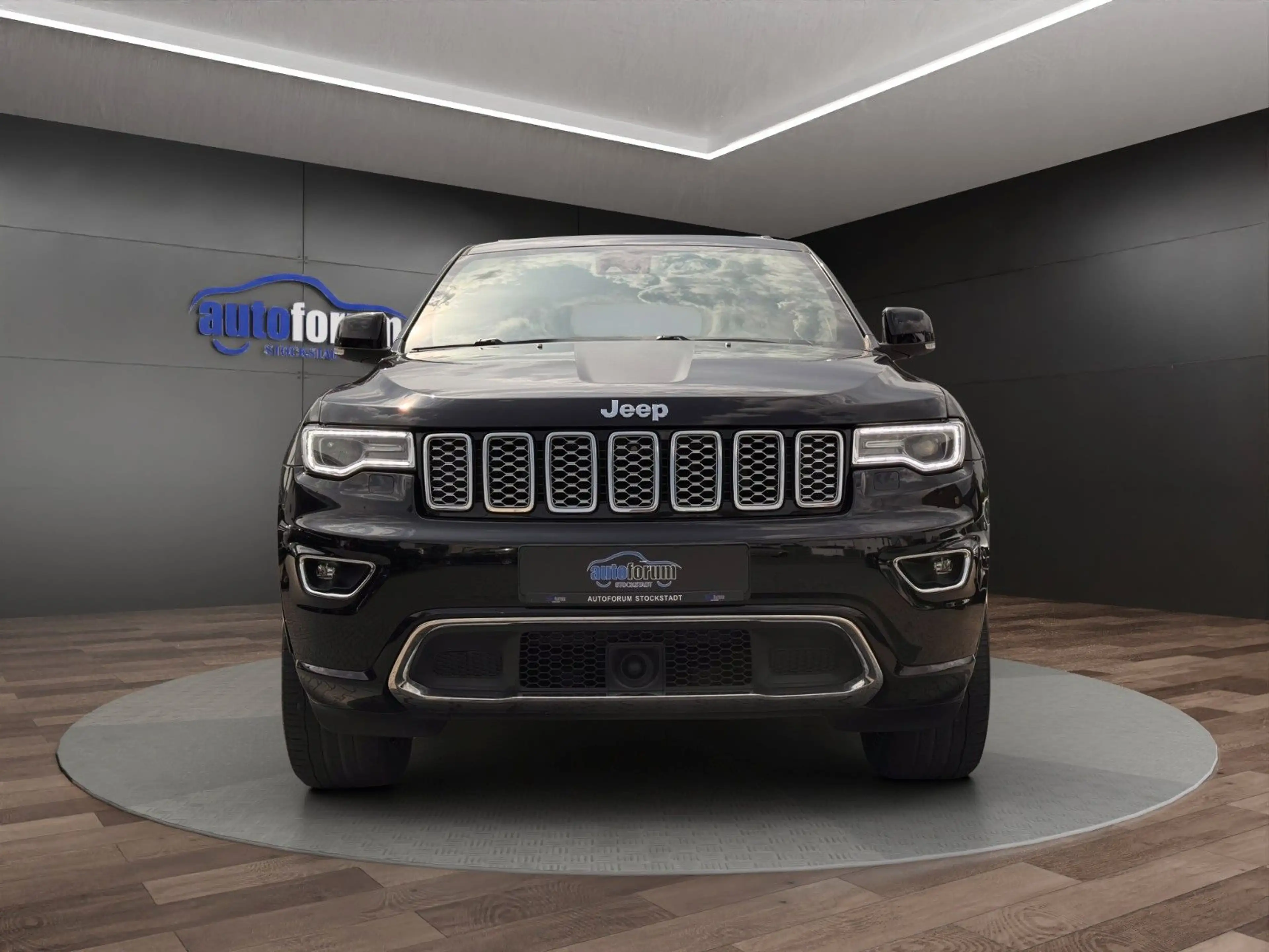 Jeep Grand Cherokee 3.0 CRD Overland AHK°ACC°PANO°20" — photo 2